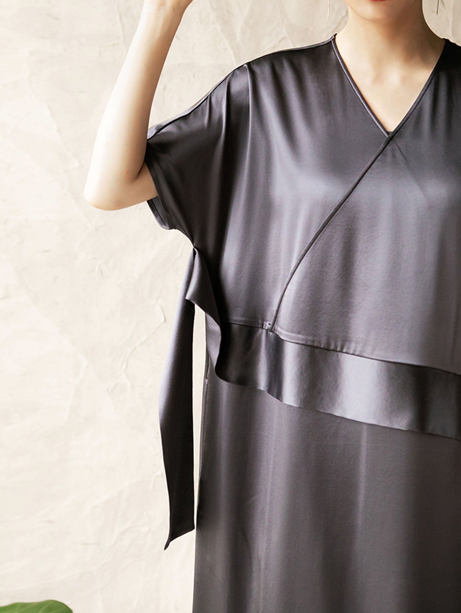 edoa Heavy Weight Silk Charmeuse V-neck Dress