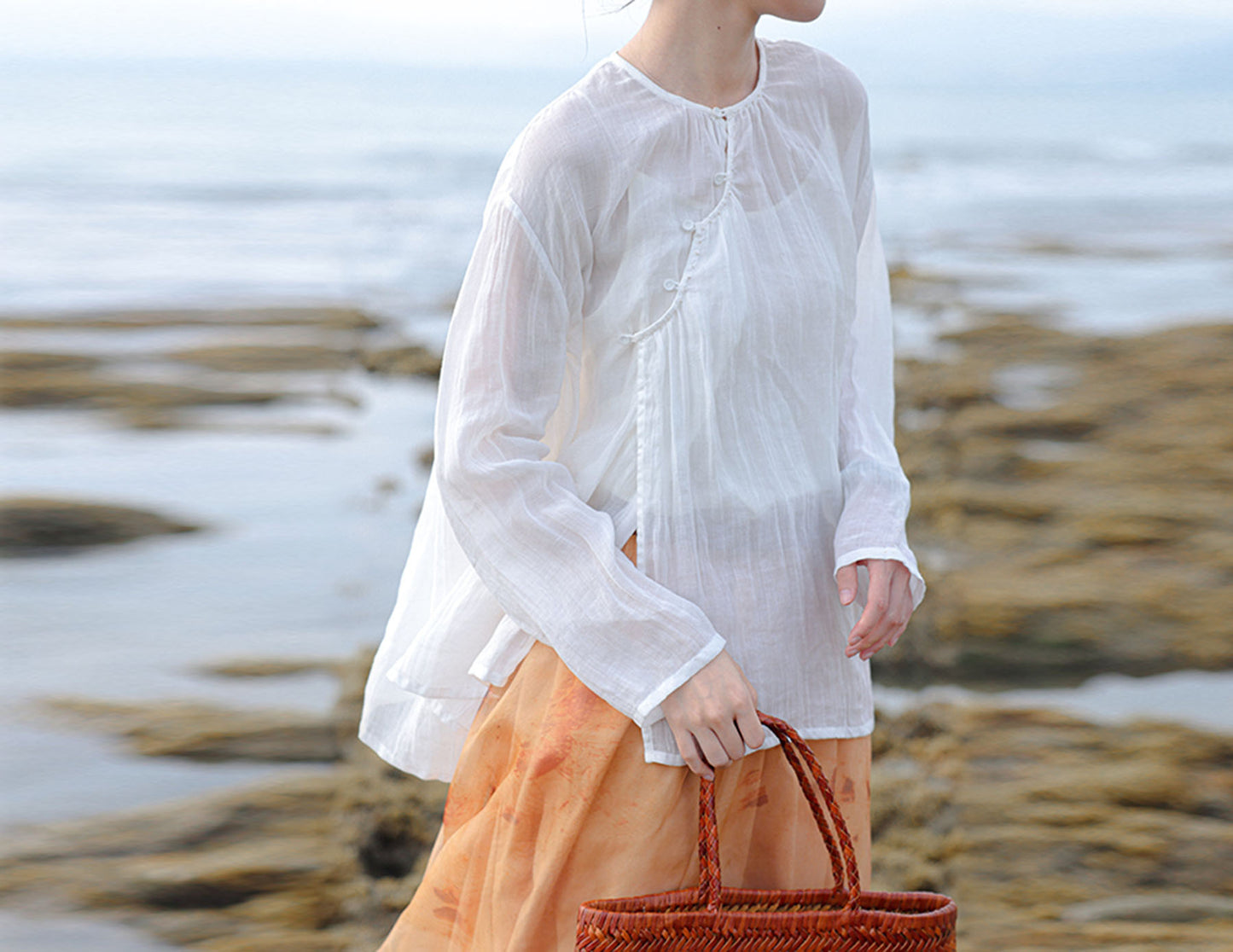 edoa Super Loose White Gathered Shirt