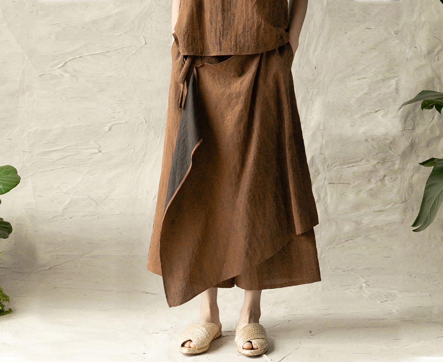 edoa Cracked Mud Silk Crop Apron Pants