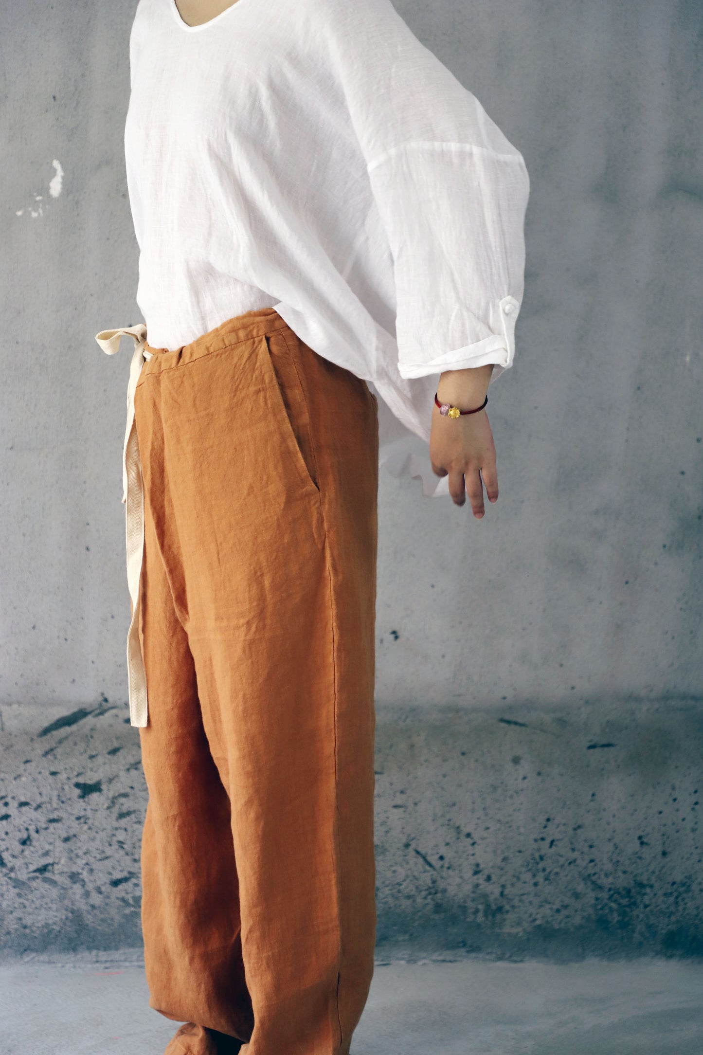 edoa Loose Fitting Front Pleated Linen Pants 