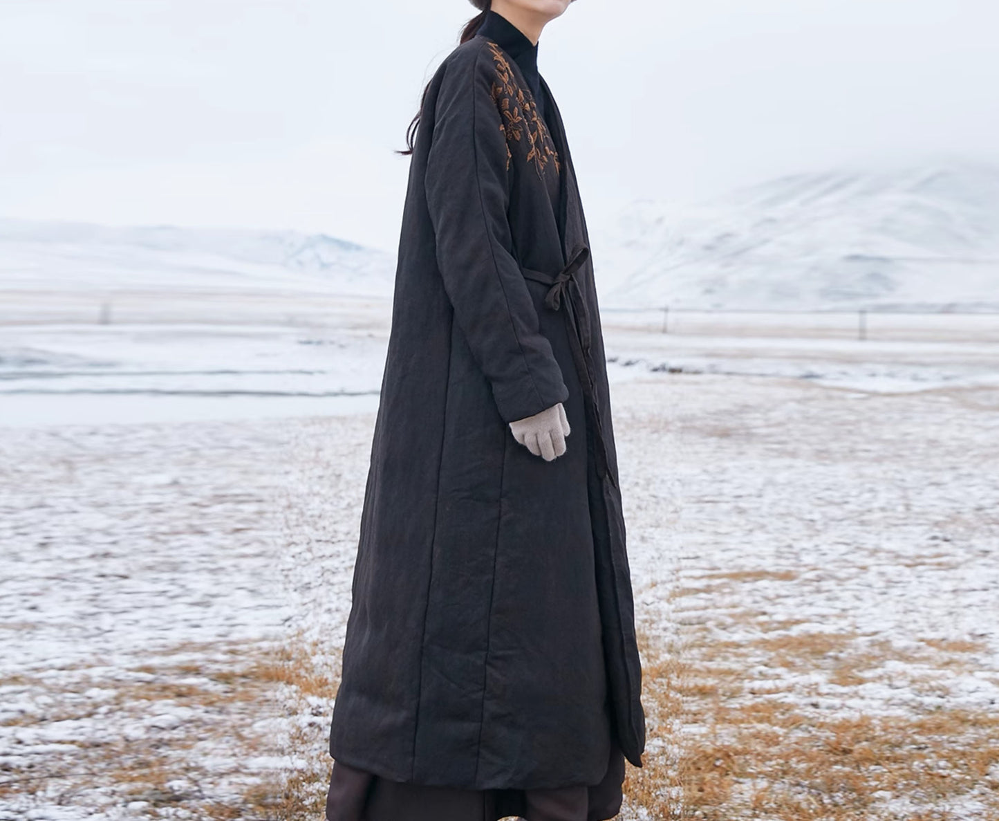 edoa Mud Silk Spun Hanfu Goose Down Coat with Hand Embroidery