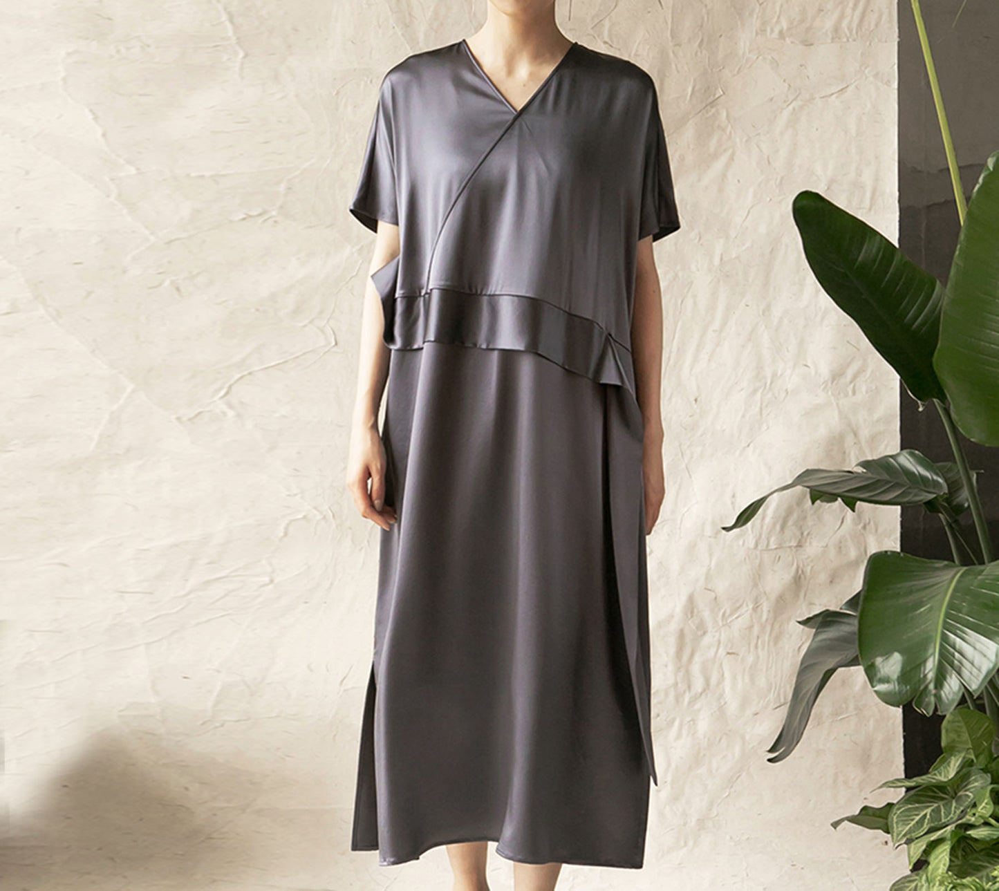 edoa Heavy Weight Silk Charmeuse V-neck Dress