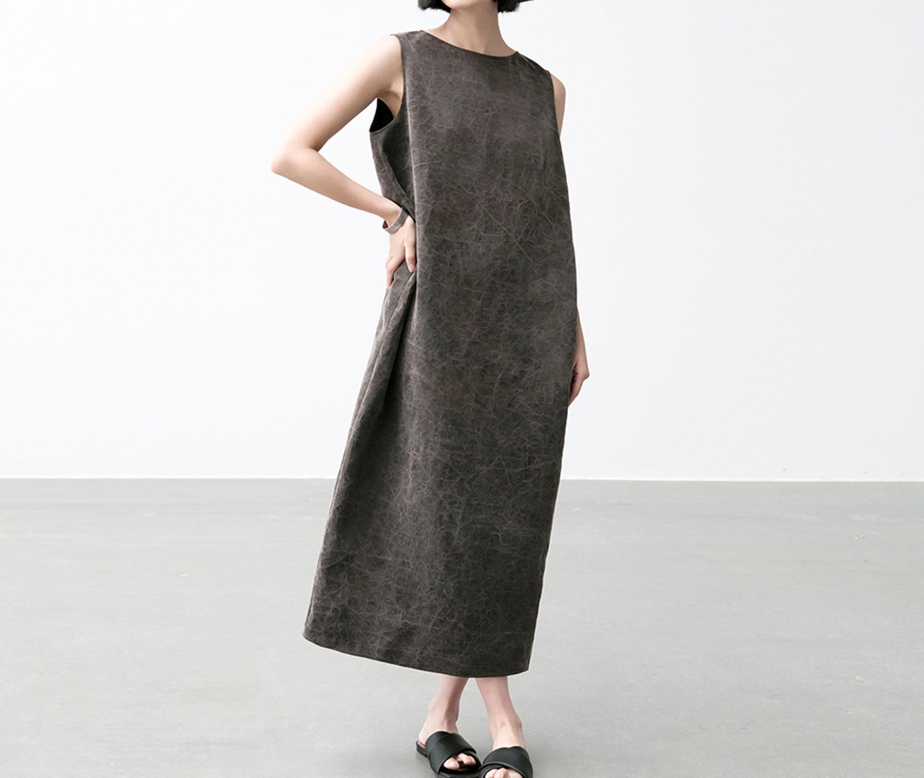 edoa Cracked Mud Silk Sleeveless Coccon Dress