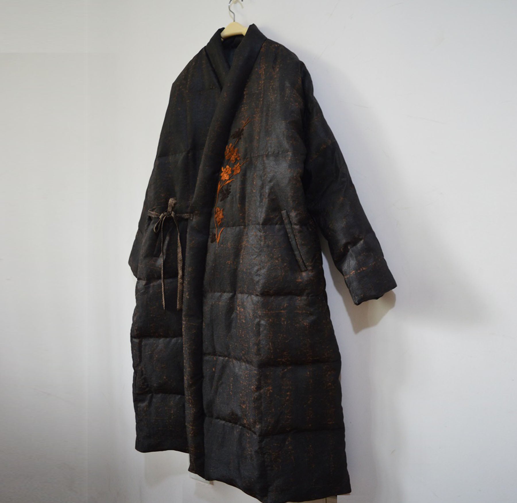 edoa Winter Loose Fitting Distressed Mud Silk Quilt Down Coat wih Hand Embroidery