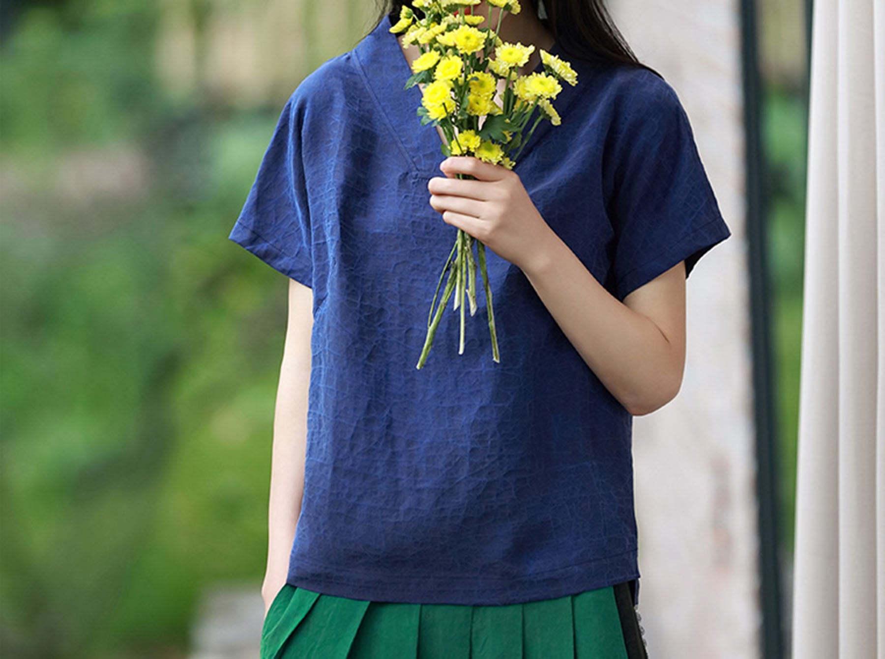 edoa Cracked Mud Silk V-neck Tee