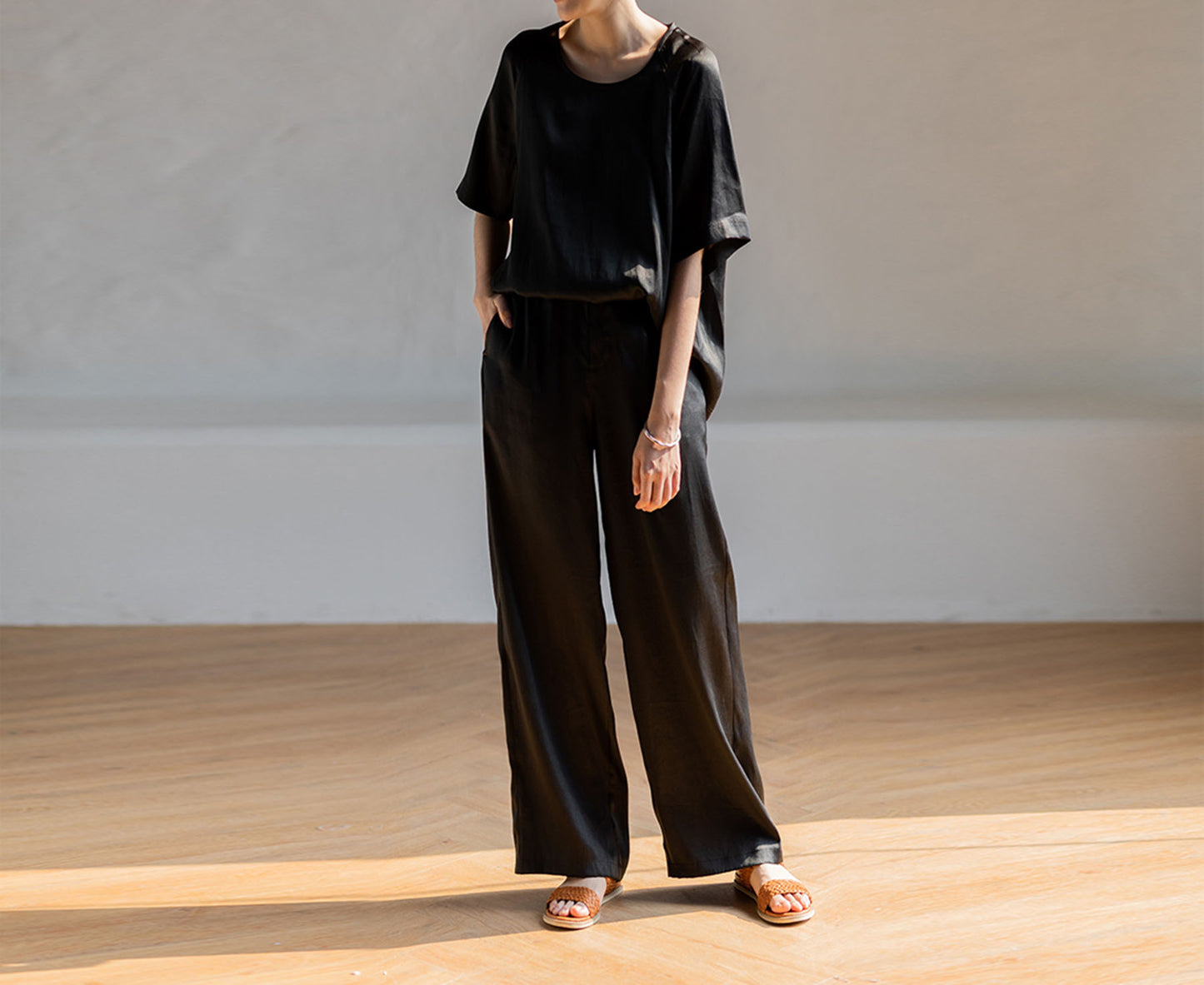 edoa Loose Fitting Mud Silk Crepe Satin Wide-leg Pants 