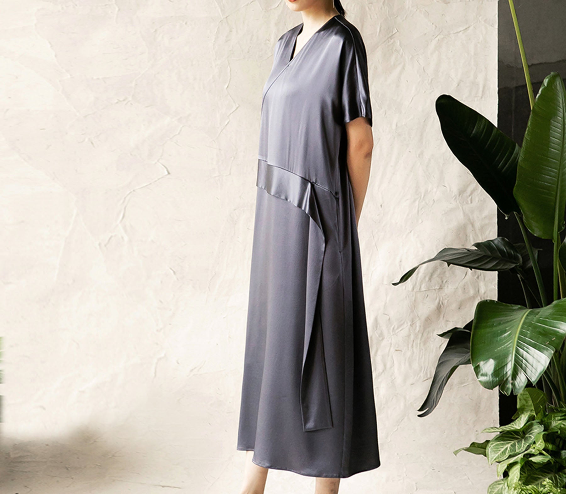 edoa Heavy Weight Silk Charmeuse V-neck Dress