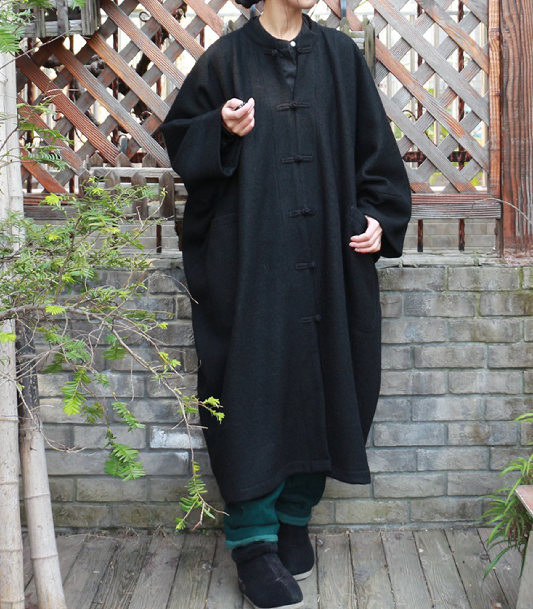 edoa Black Loop-Yarns Wool Oversized Coat