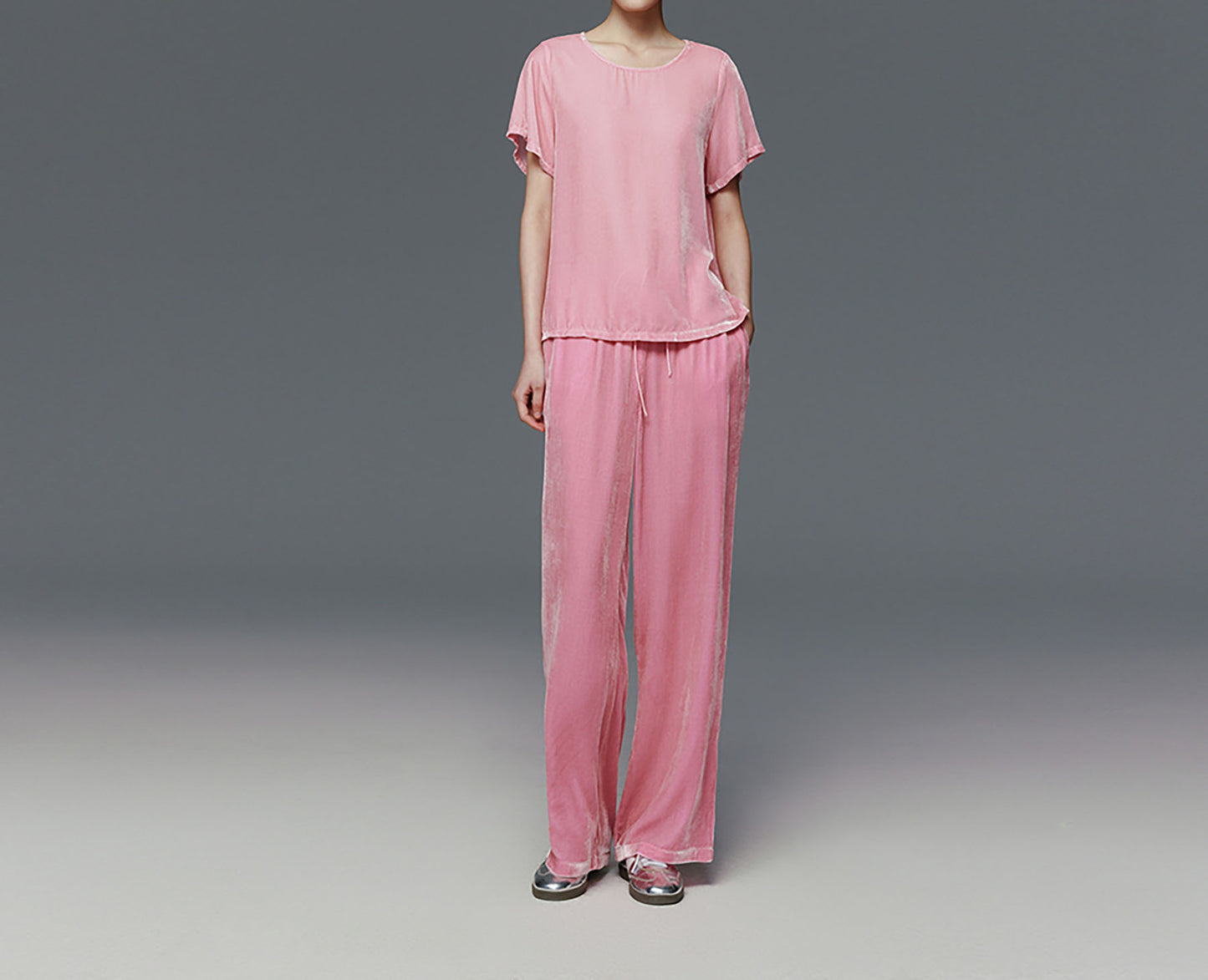 edoa Silk Velvet Short Sleeve Top