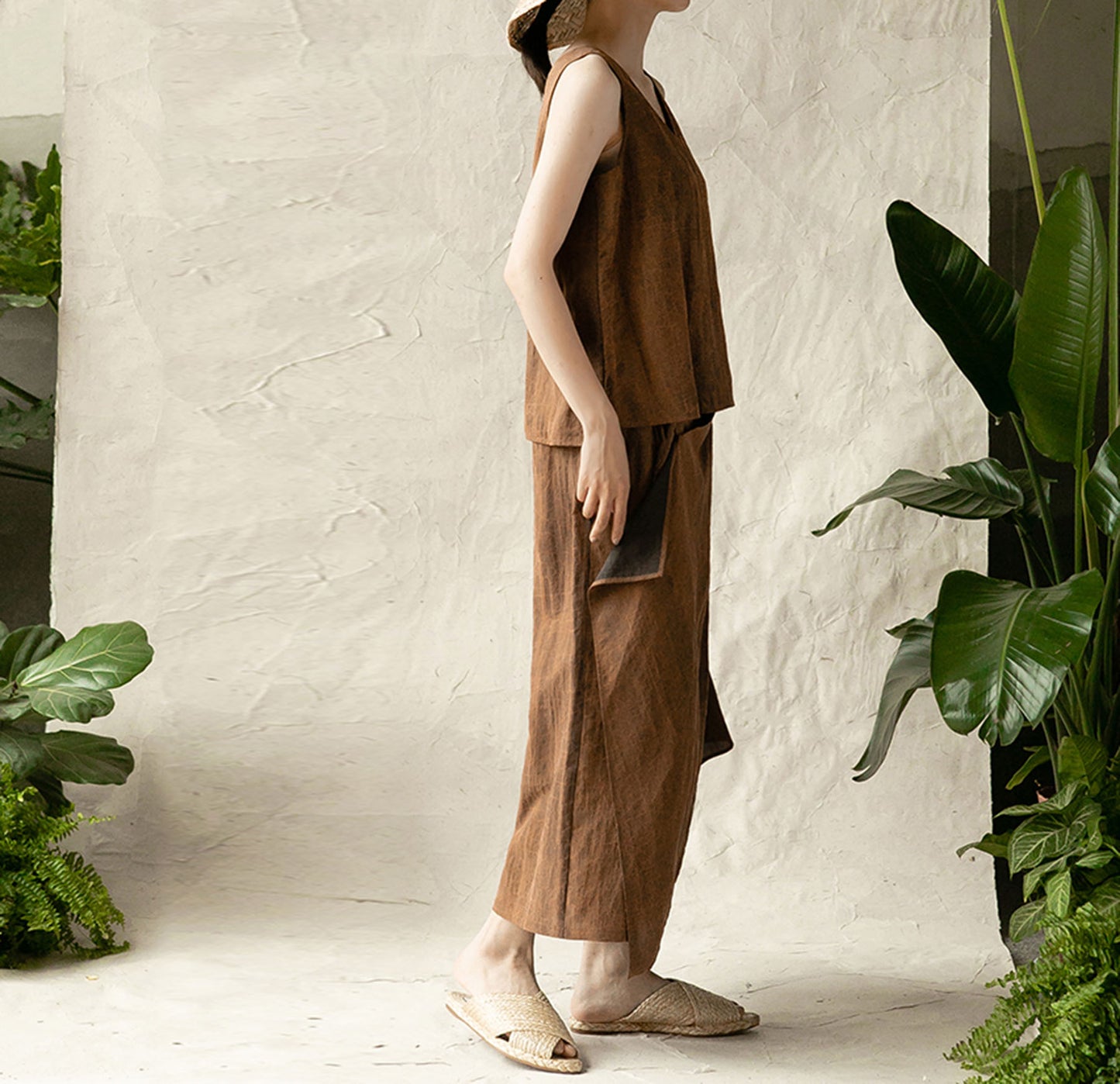 edoa Cracked Mud Silk Crop Apron Pants