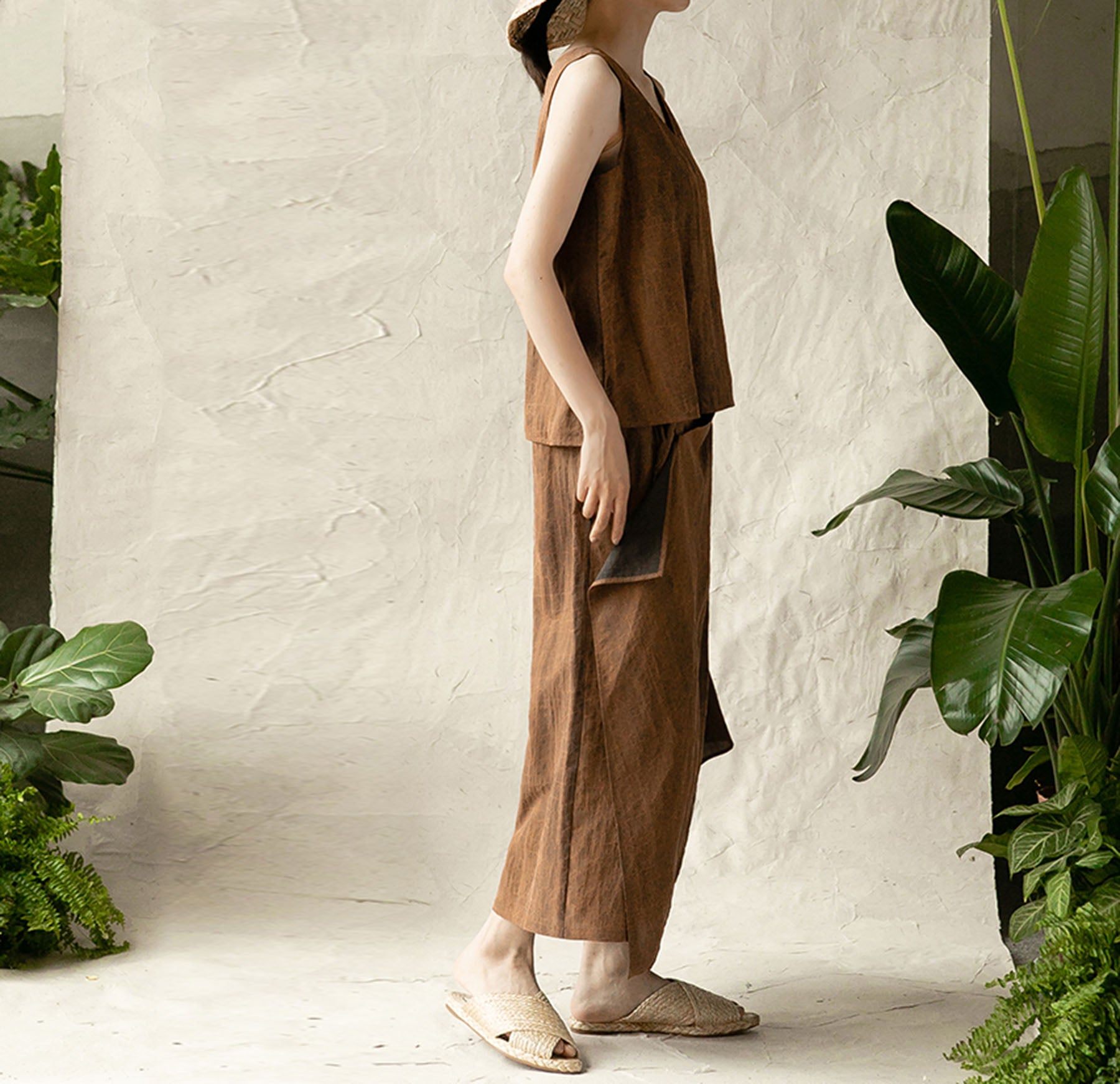 edoa Cracked Mud Silk Crop Apron Pants
