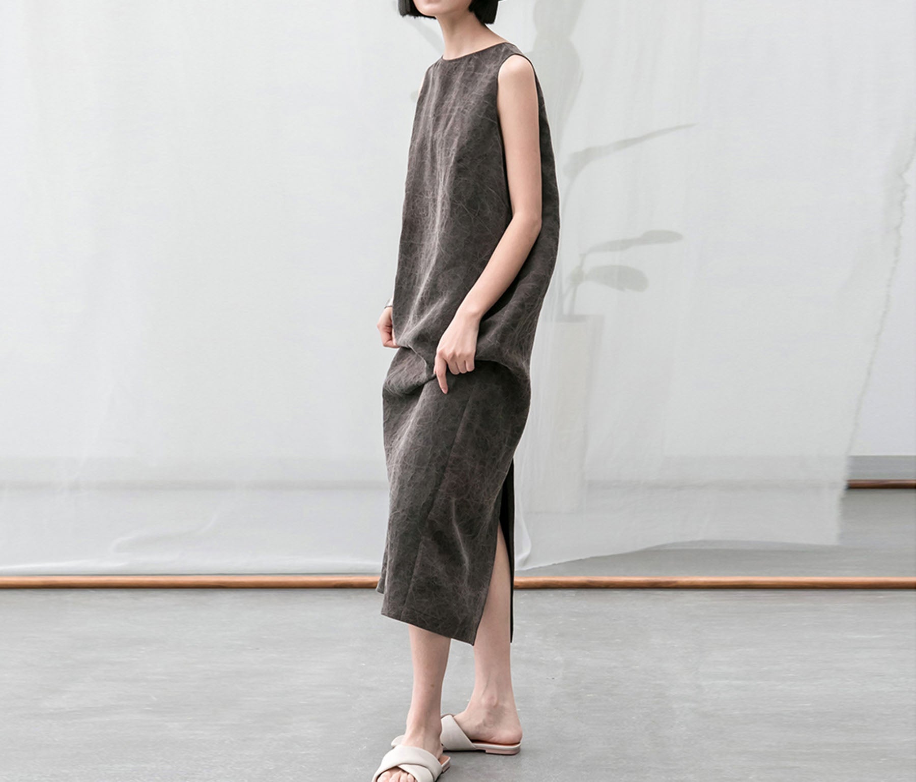 edoa Cracked Mud Silk Sleeveless Coccon Dress