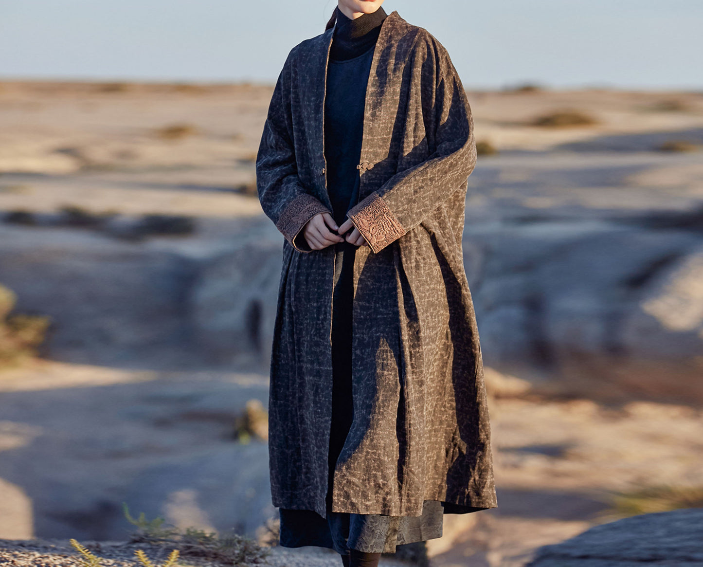 edoa Cracked Mud Silk Embroidered Duster 