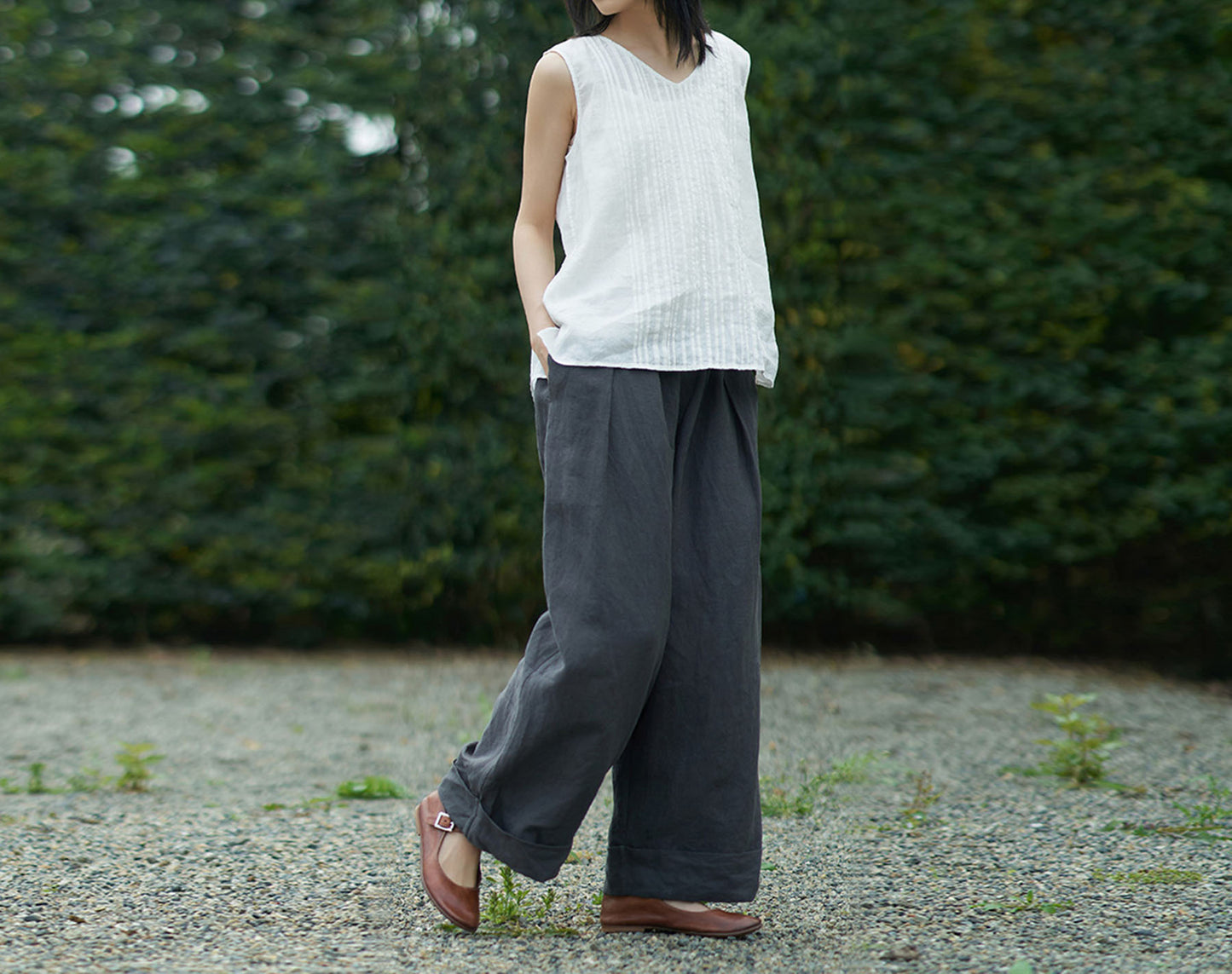 edoa Pintucked Ramie Rayon blend V-neck Tank Top
