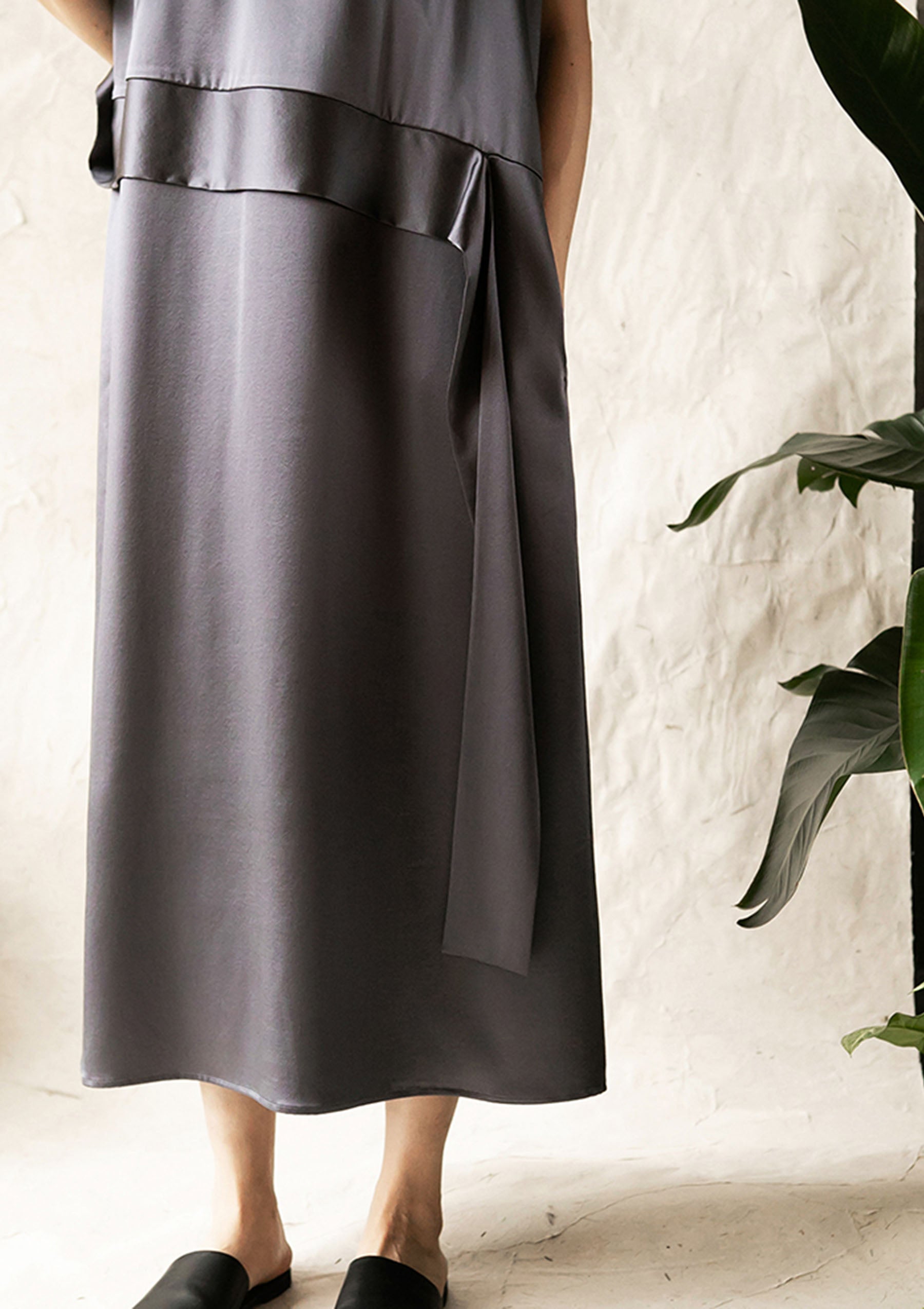 edoa Heavy Weight Silk Charmeuse V-neck Dress