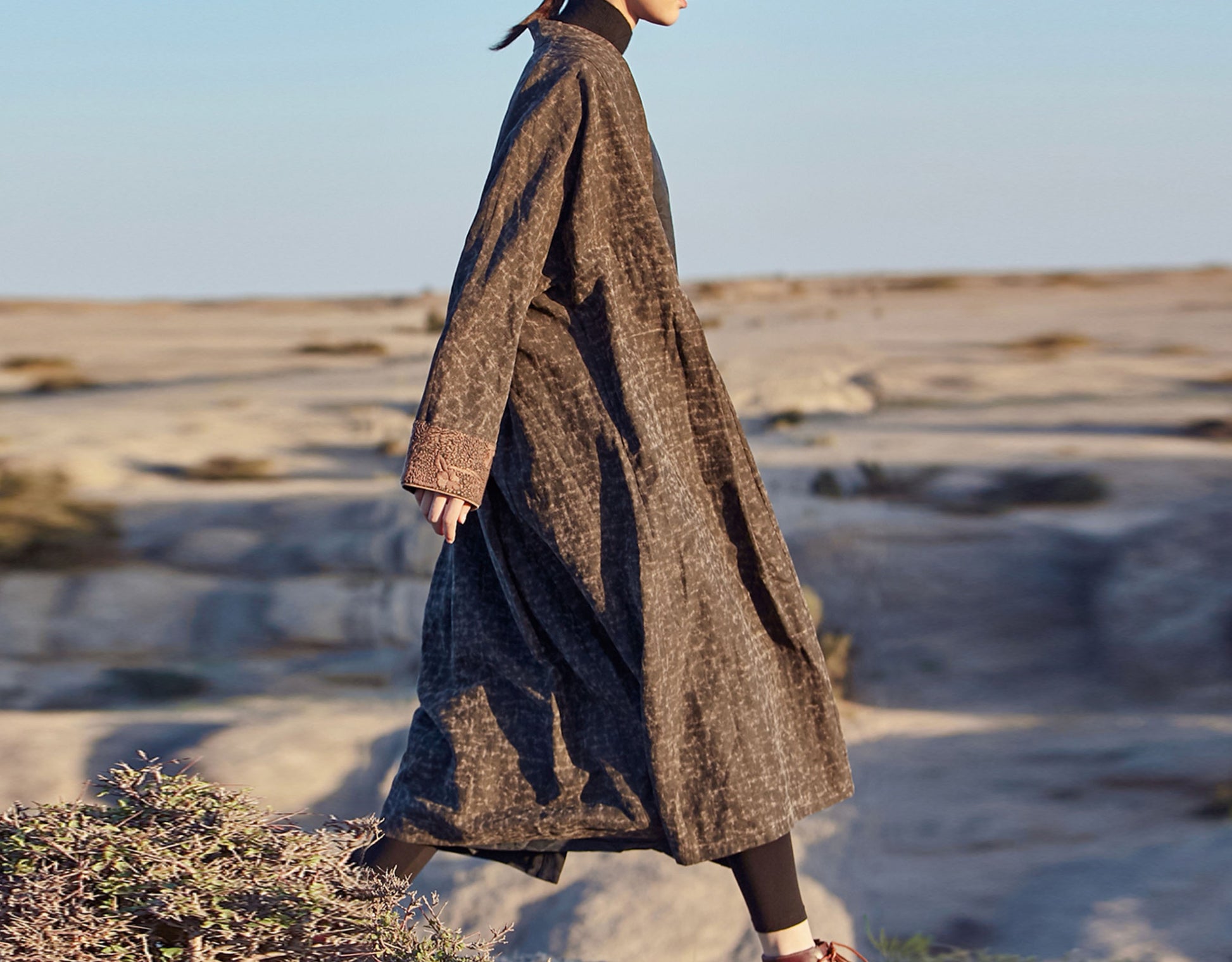 edoa Cracked Mud Silk Embroidered Duster 