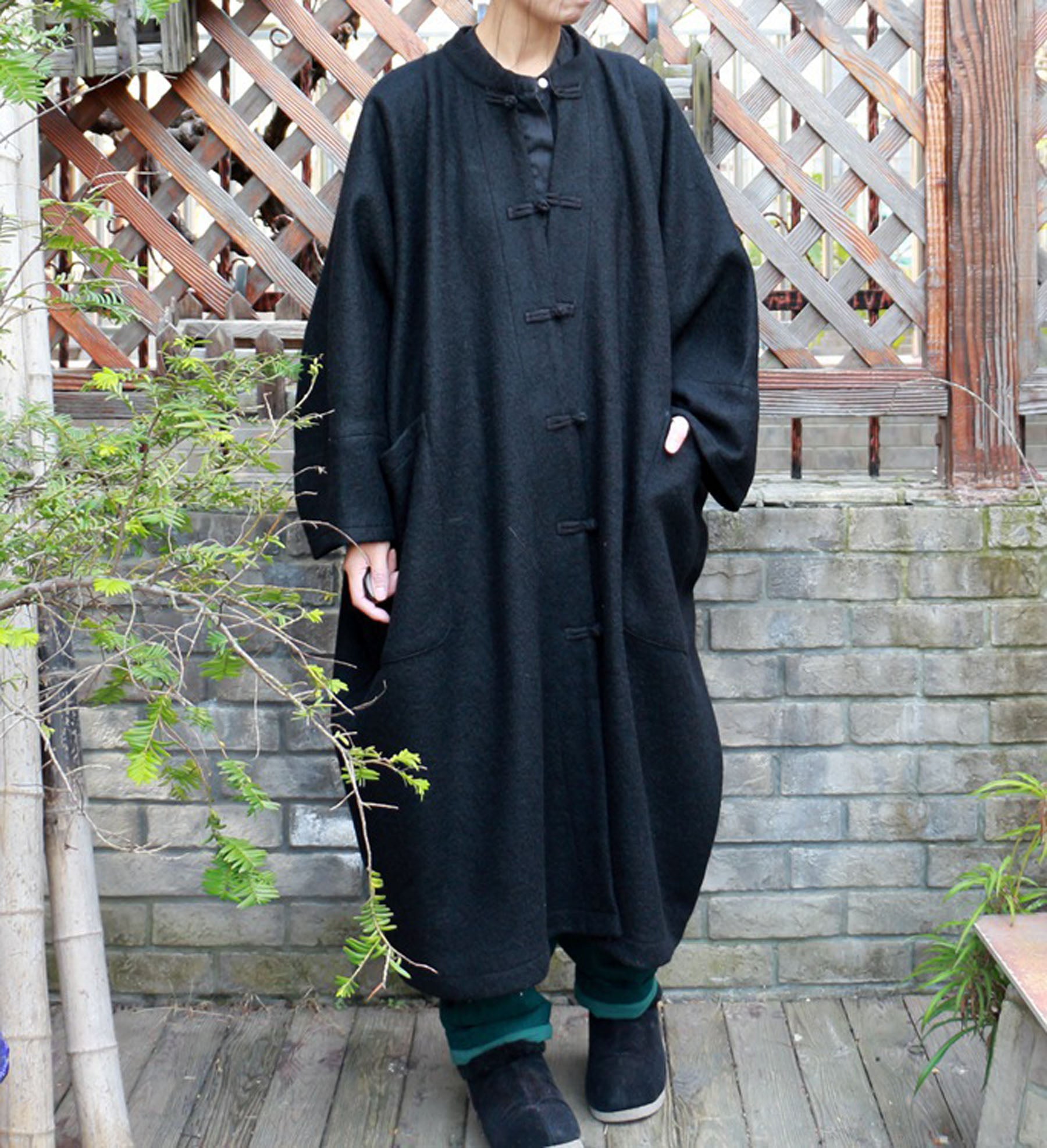 edoa Black Loop-Yarns Wool Oversized Coat