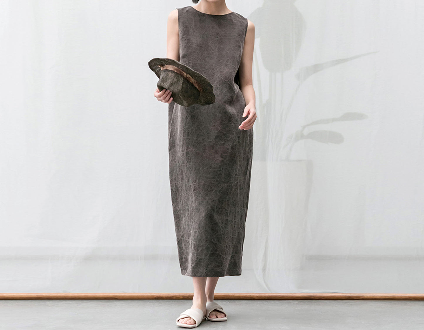 edoa Cracked Mud Silk Sleeveless Coccon Dress
