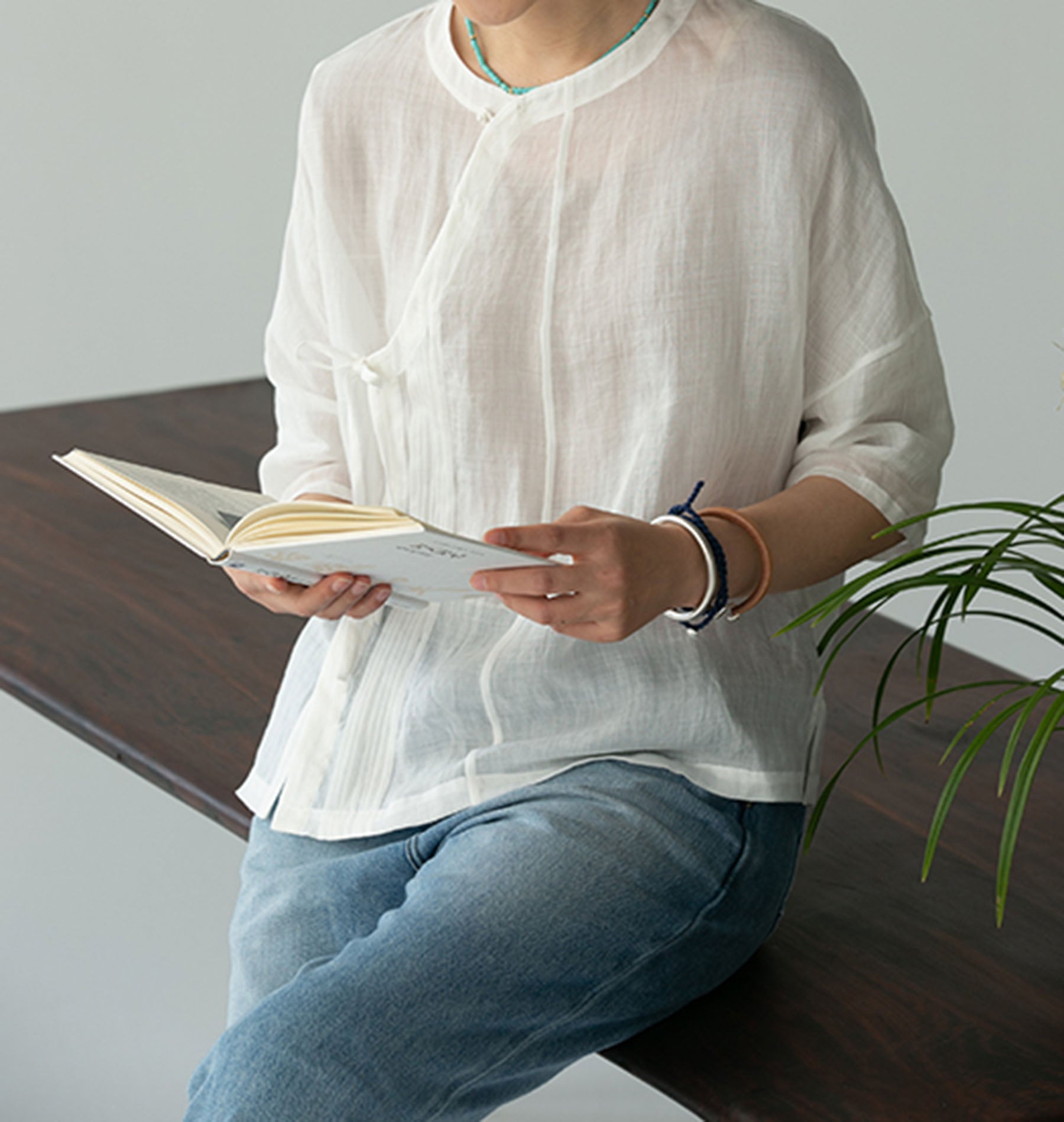 edoa Simple White Ramie Blouse