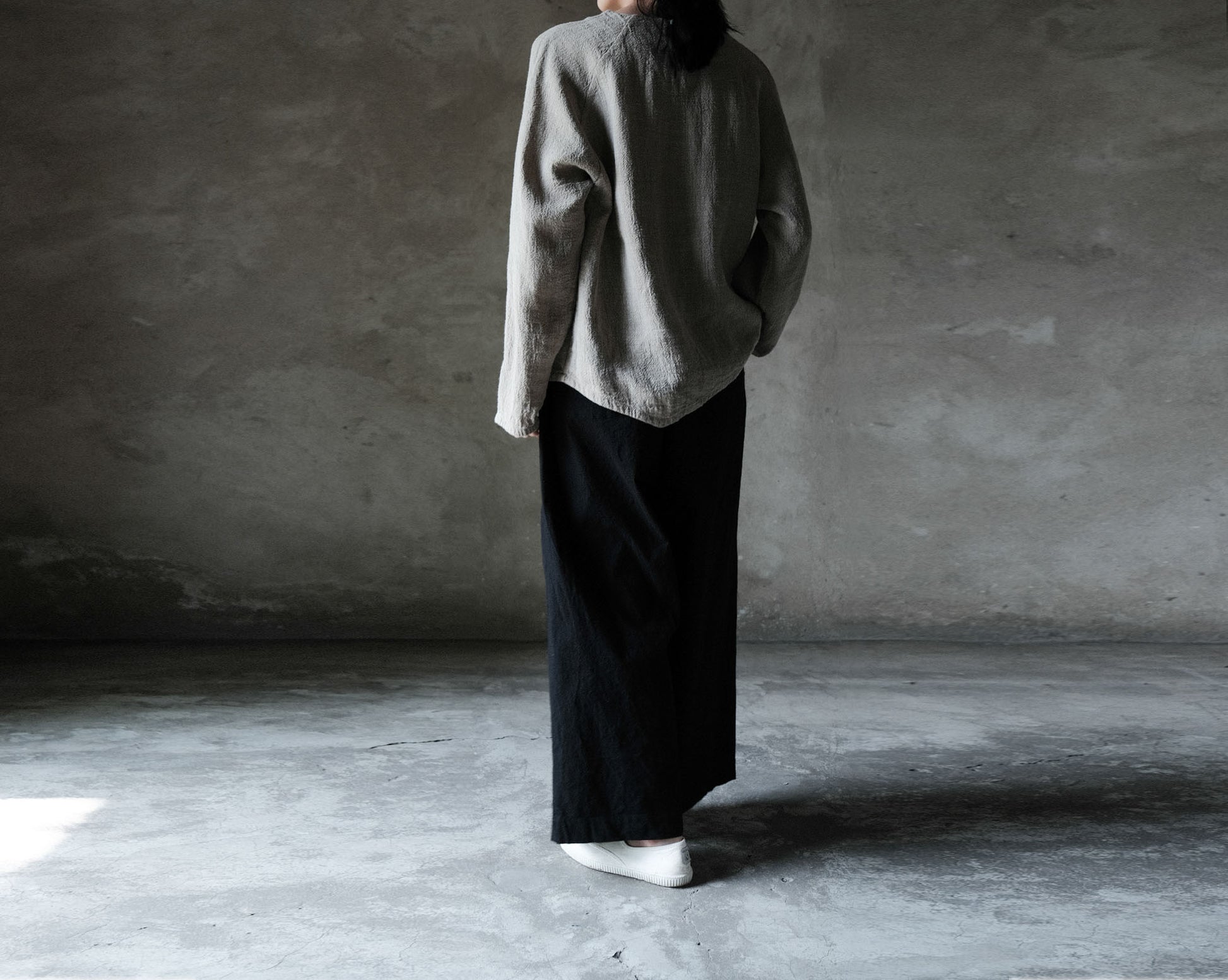edoa Flaxl Linen Asymmetric Long Sleeve Top