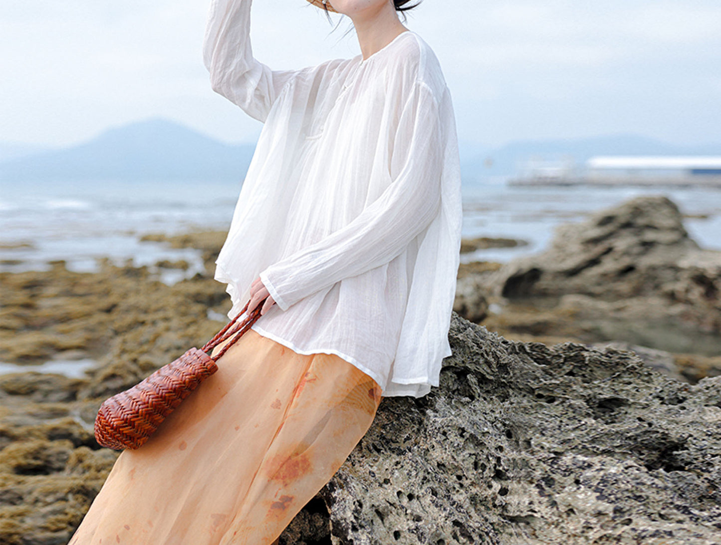 edoa Super Loose White Gathered Shirt