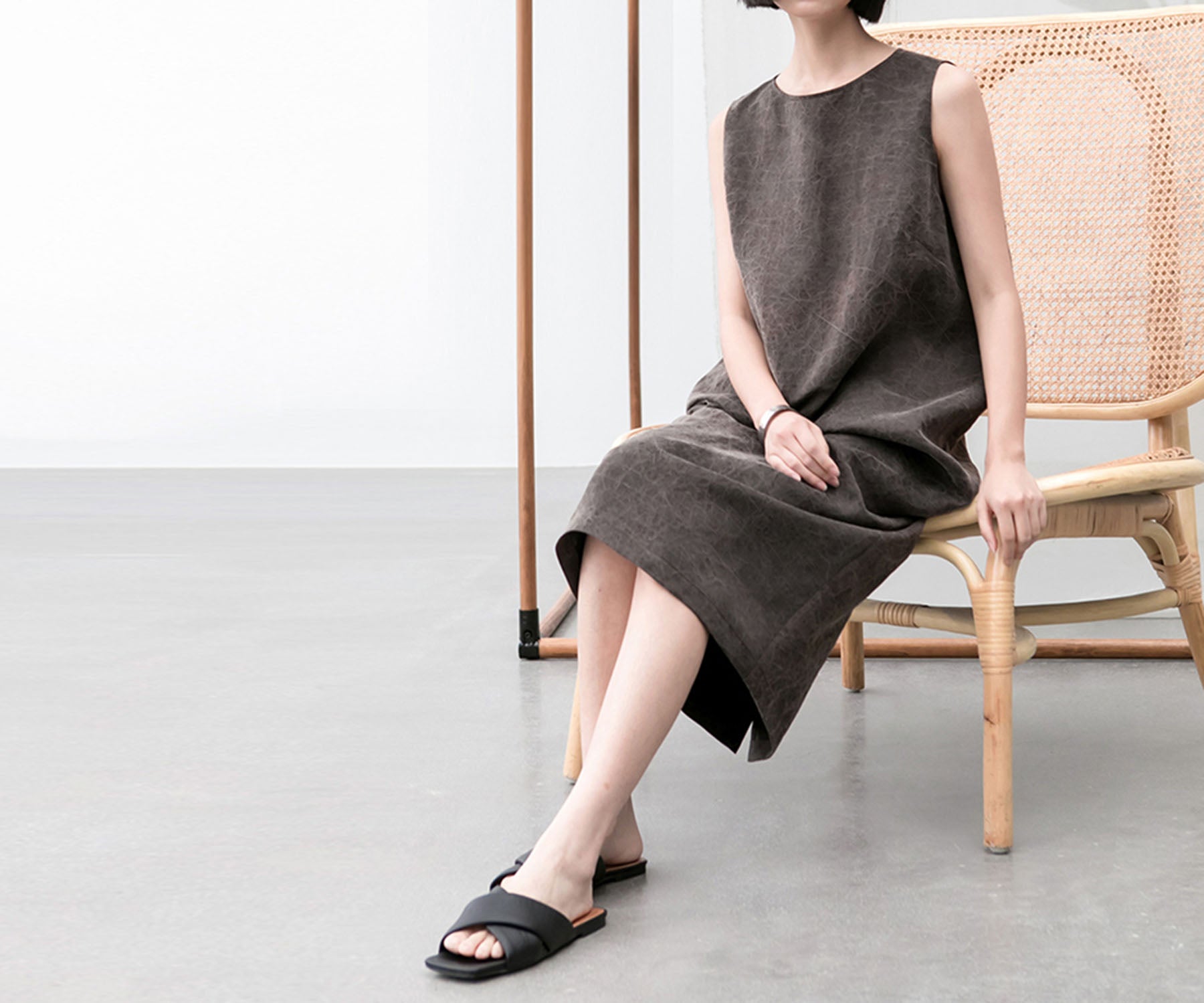 edoa Cracked Mud Silk Sleeveless Coccon Dress