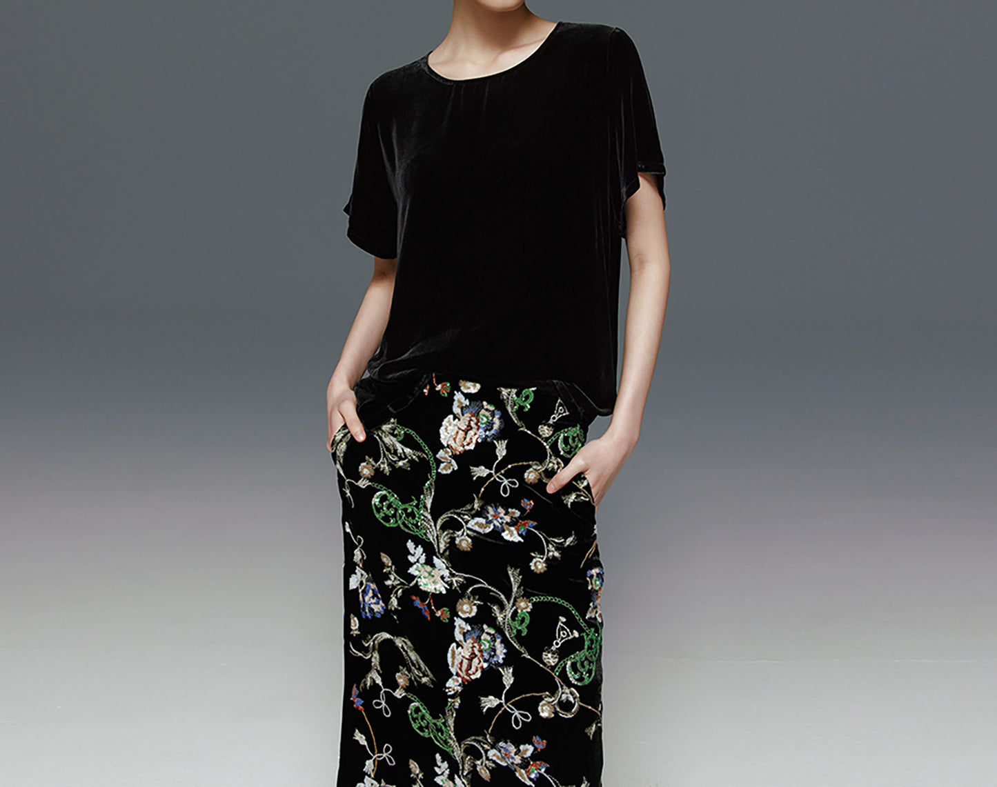 edoa Silk Velvet Short Sleeve Top