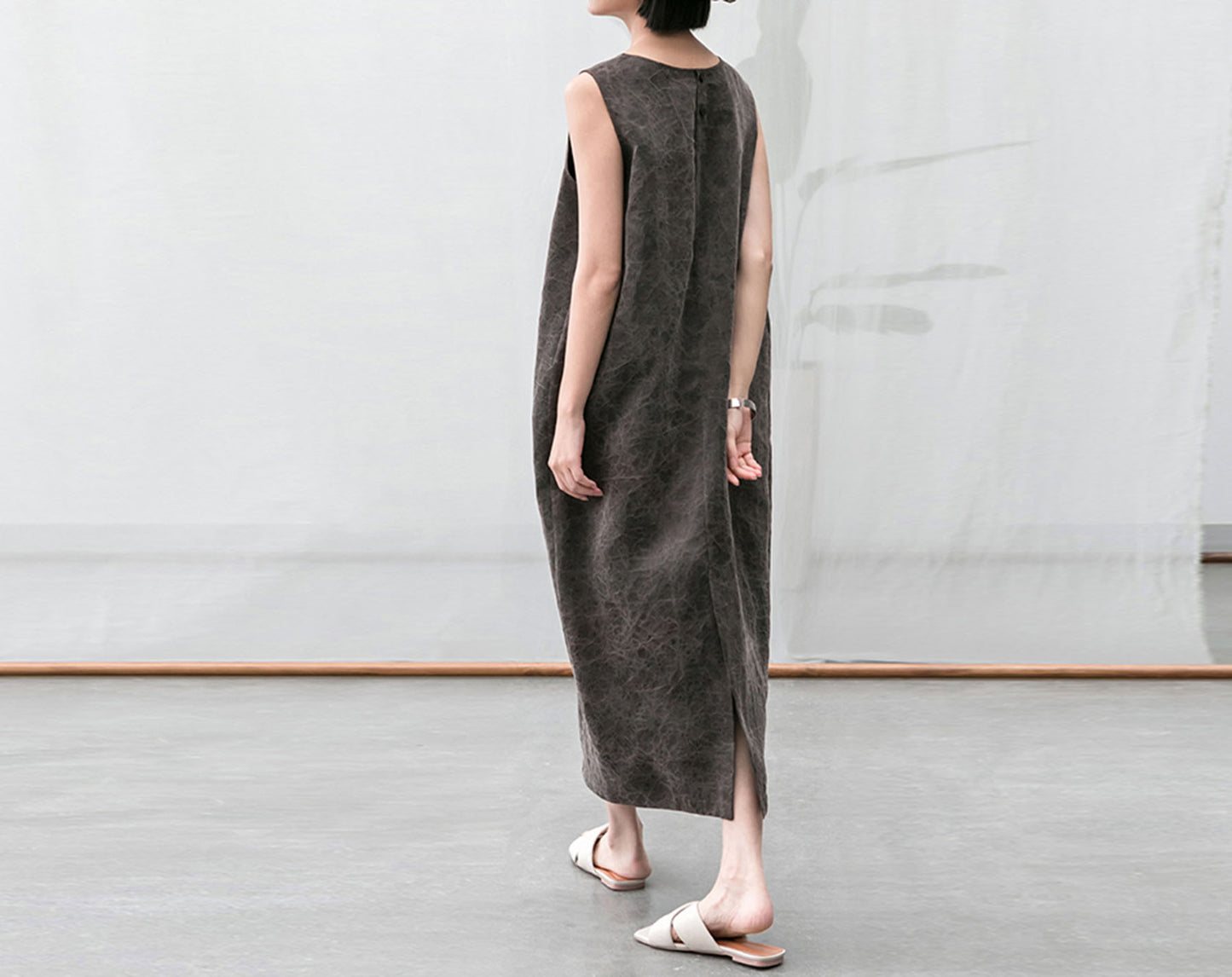 edoa Cracked Mud Silk Sleeveless Coccon Dress