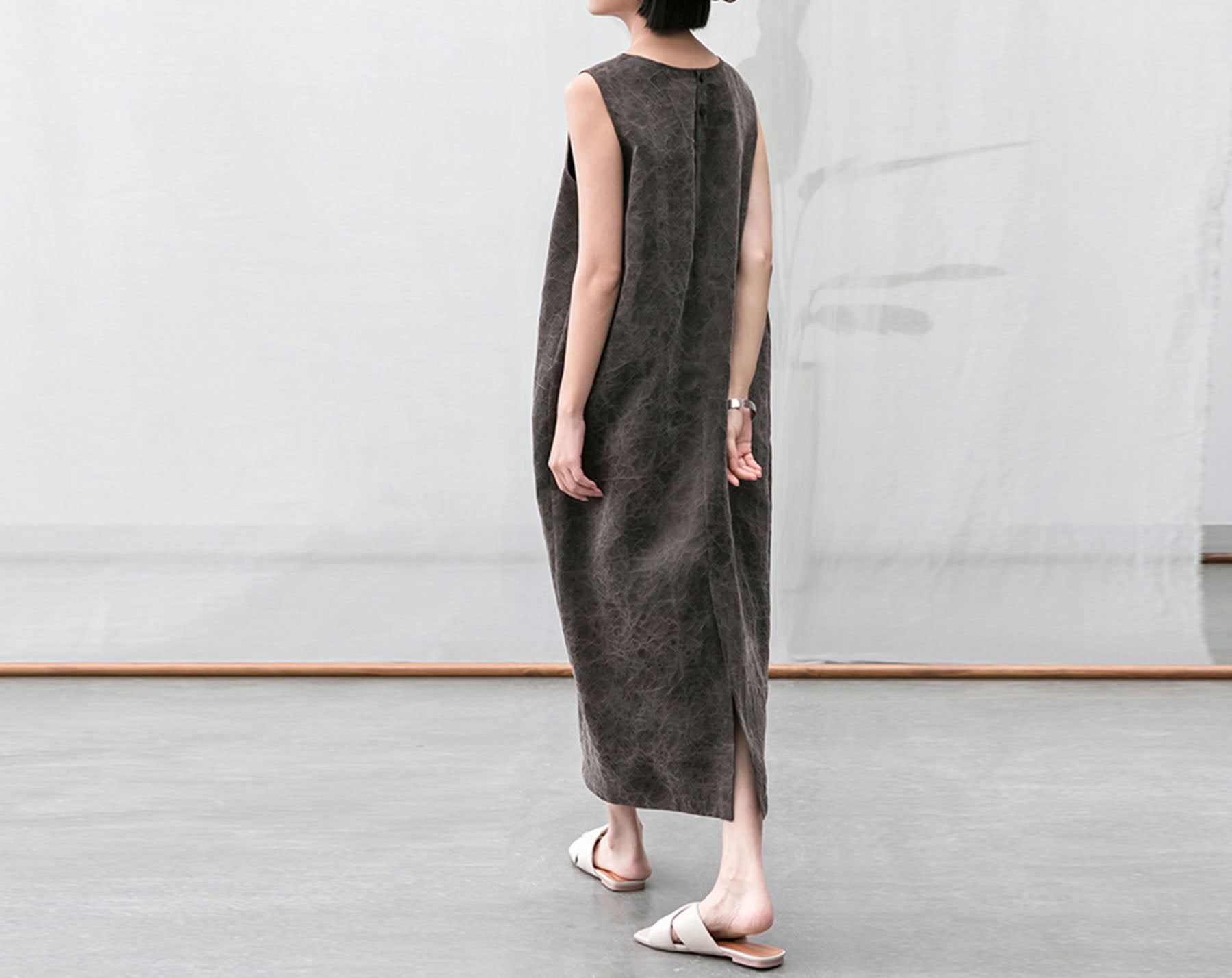 edoa Cracked Mud Silk Sleeveless Coccon Dress