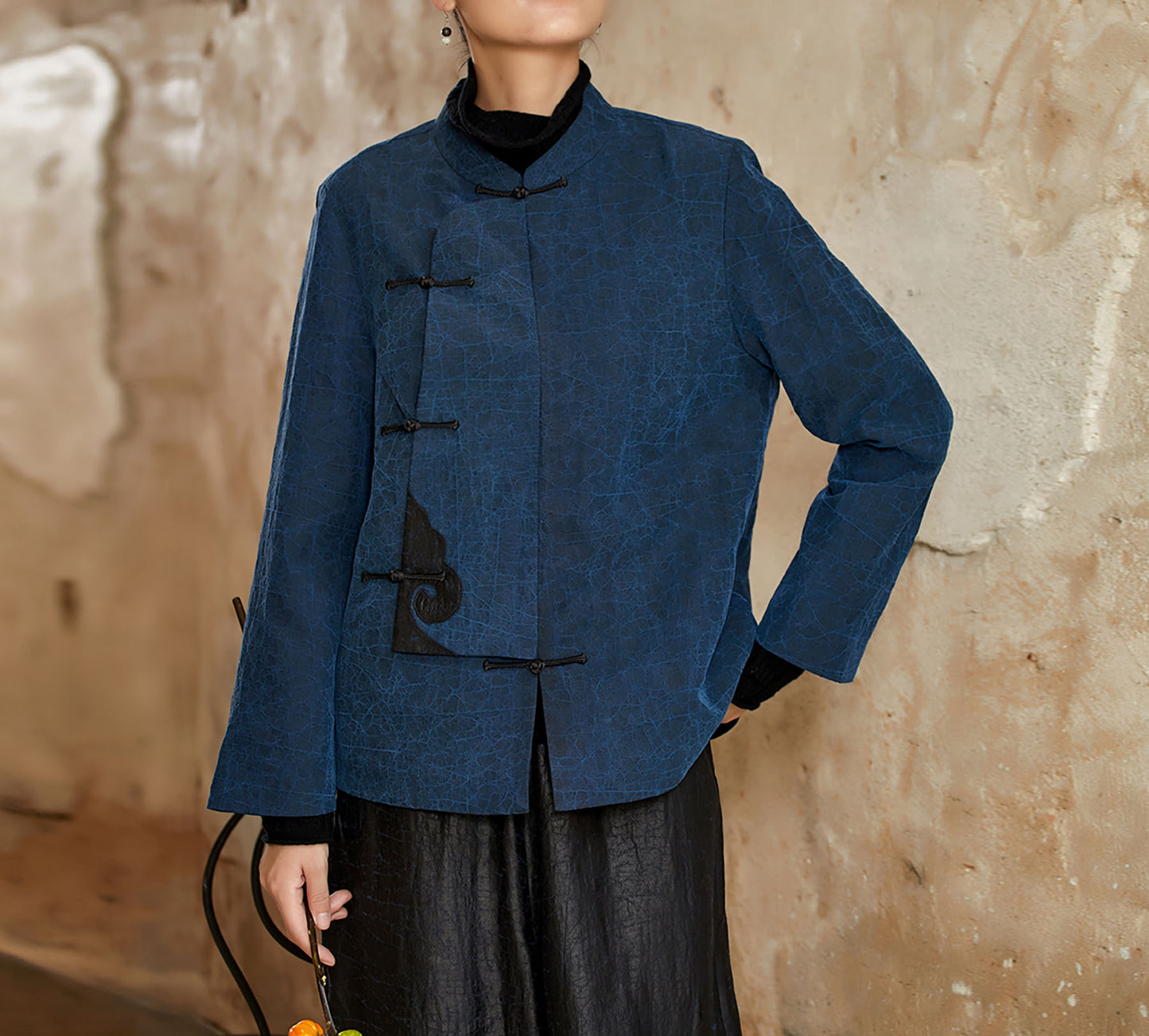 edoa Cracked Mud Silk Short Cheongsam with Ruyi Appliqué