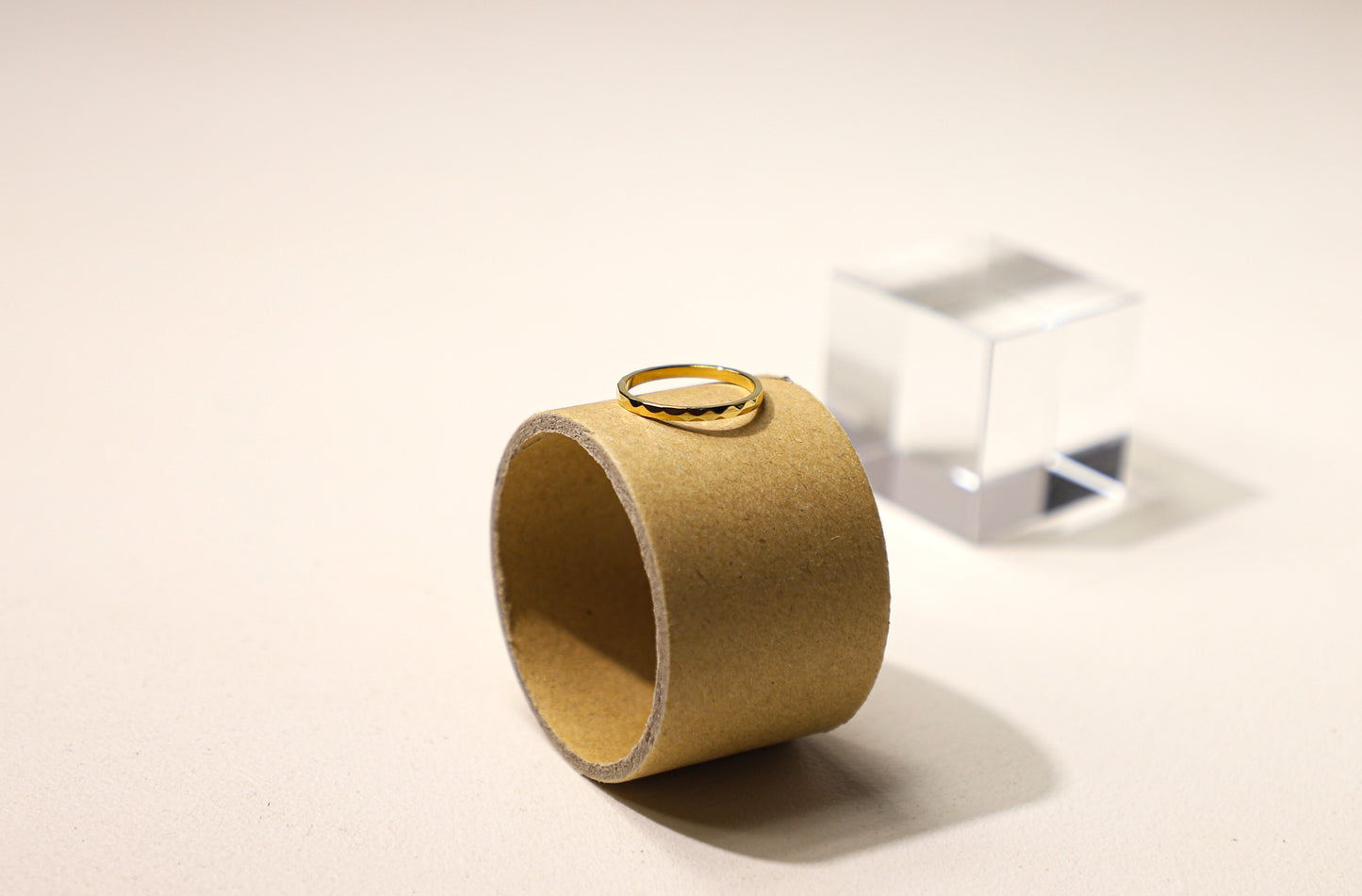 edoa Facet Glow Minimalist Band Ring