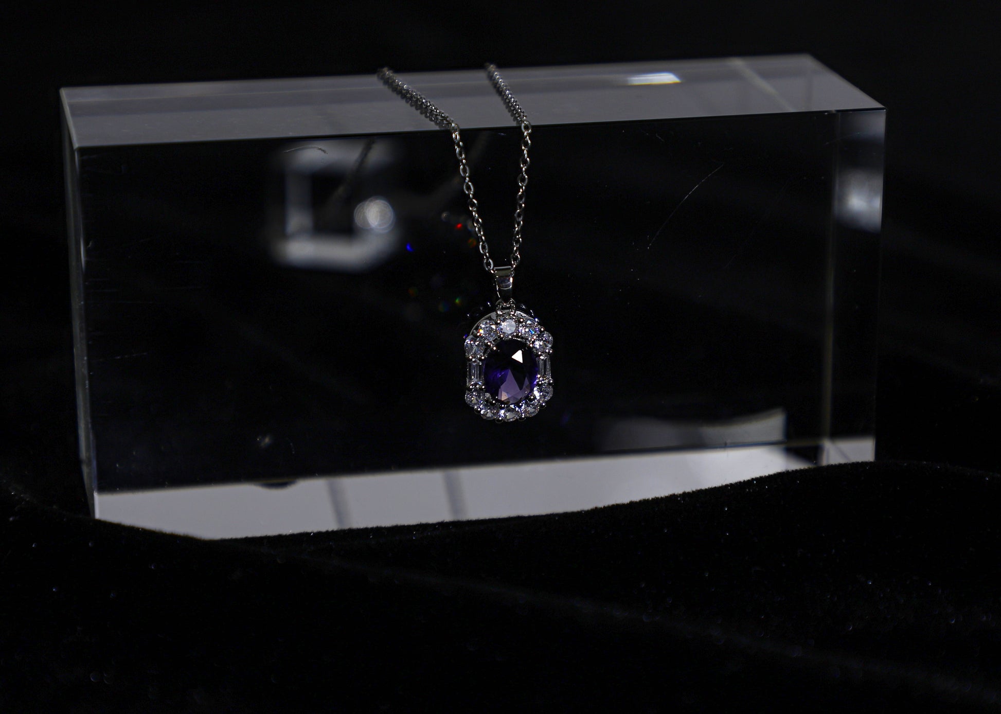 edoa Vintage Amethyst Halo Necklace