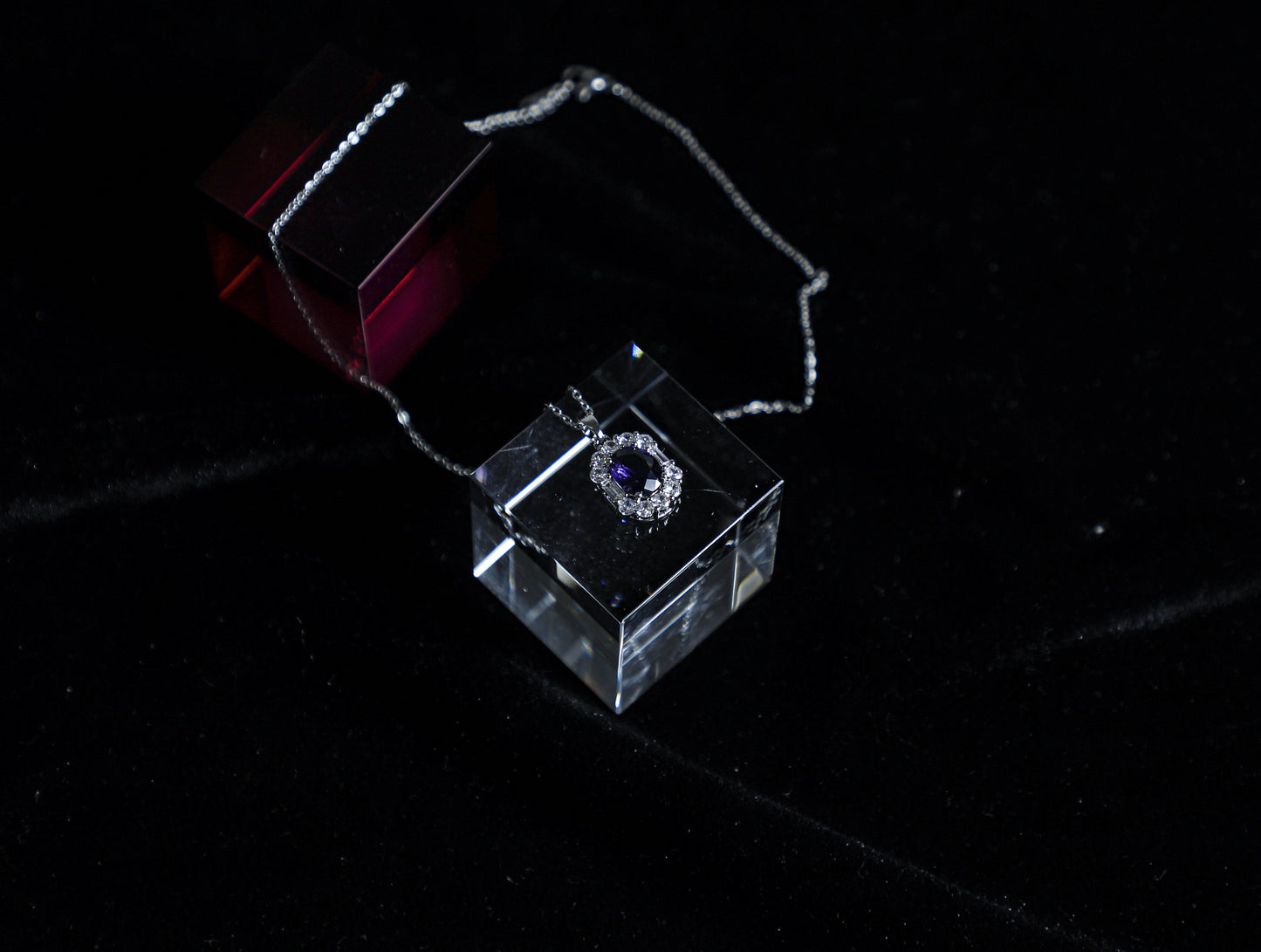 edoa Vintage Amethyst Halo Necklace