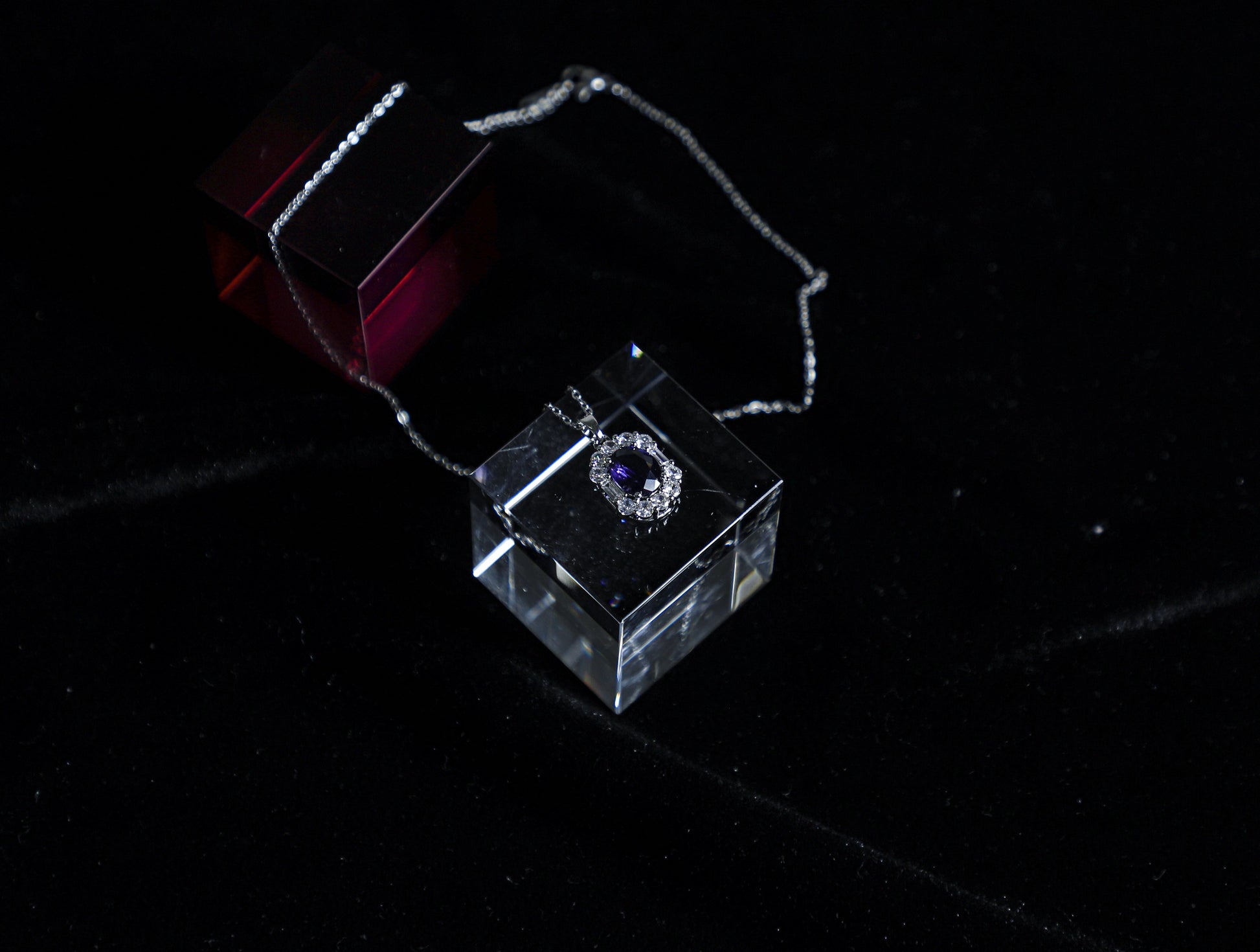 edoa Vintage Amethyst Halo Necklace