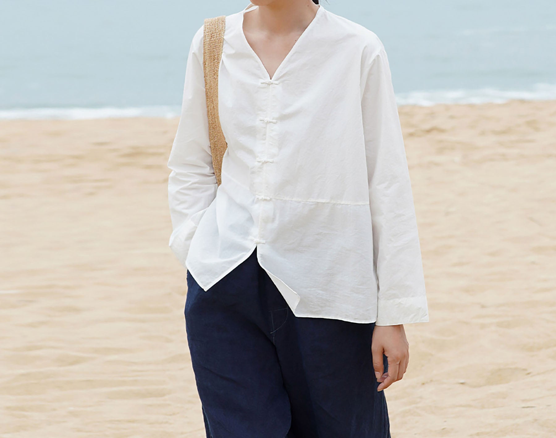 edoa Longsleeve Paper Cotton V-neck Shirt