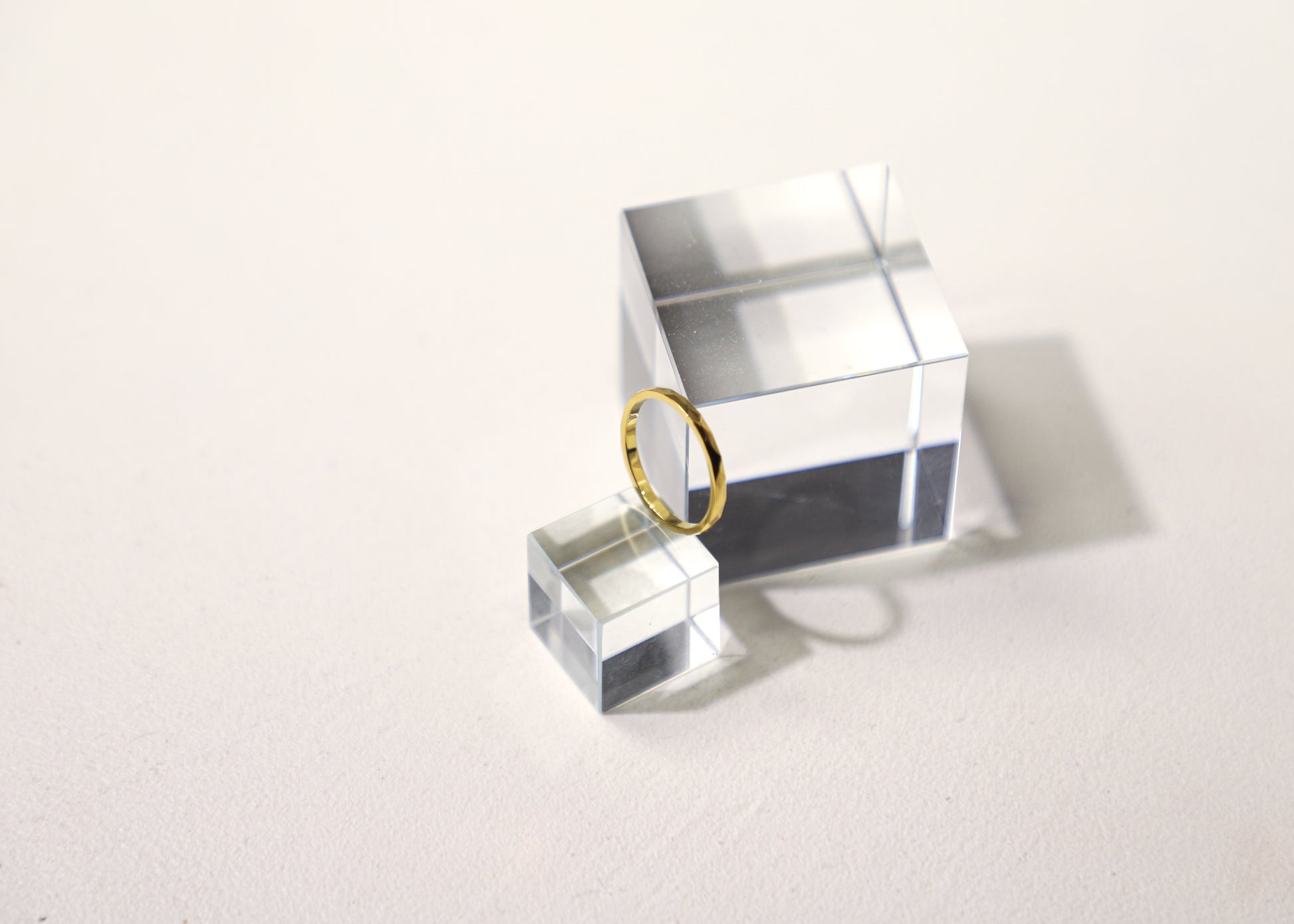 edoa Facet Glow Minimalist Band Ring