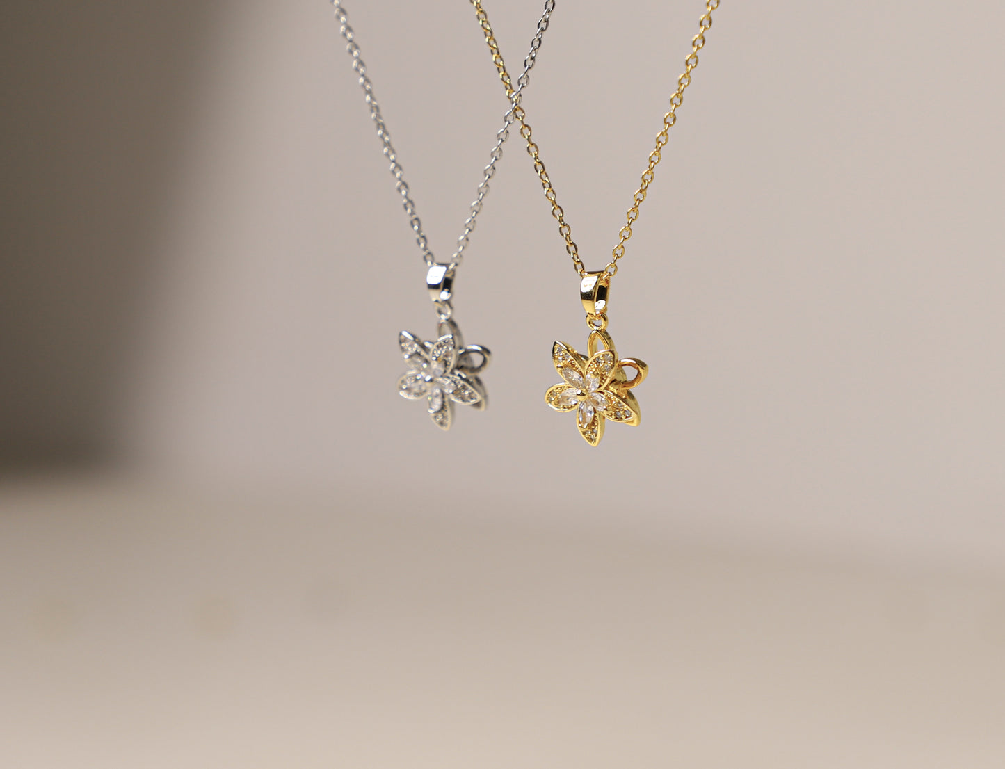 edoa Rotary Double layer Flower Fidget Necklace