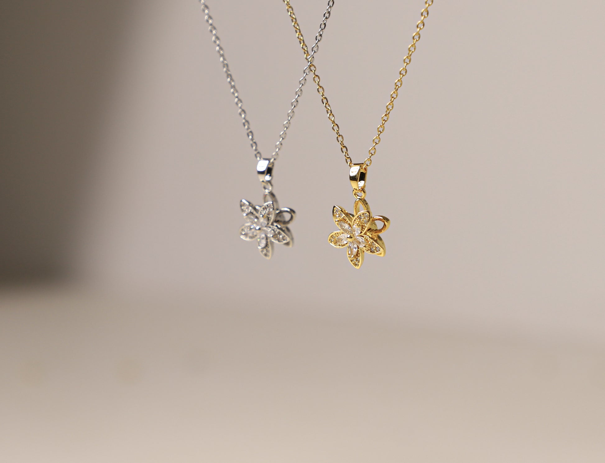 edoa Rotary Double layer Flower Fidget Necklace