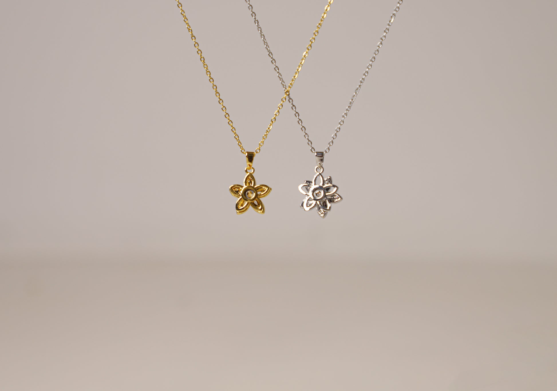 edoa Rotary Double layer Flower Fidget Necklace