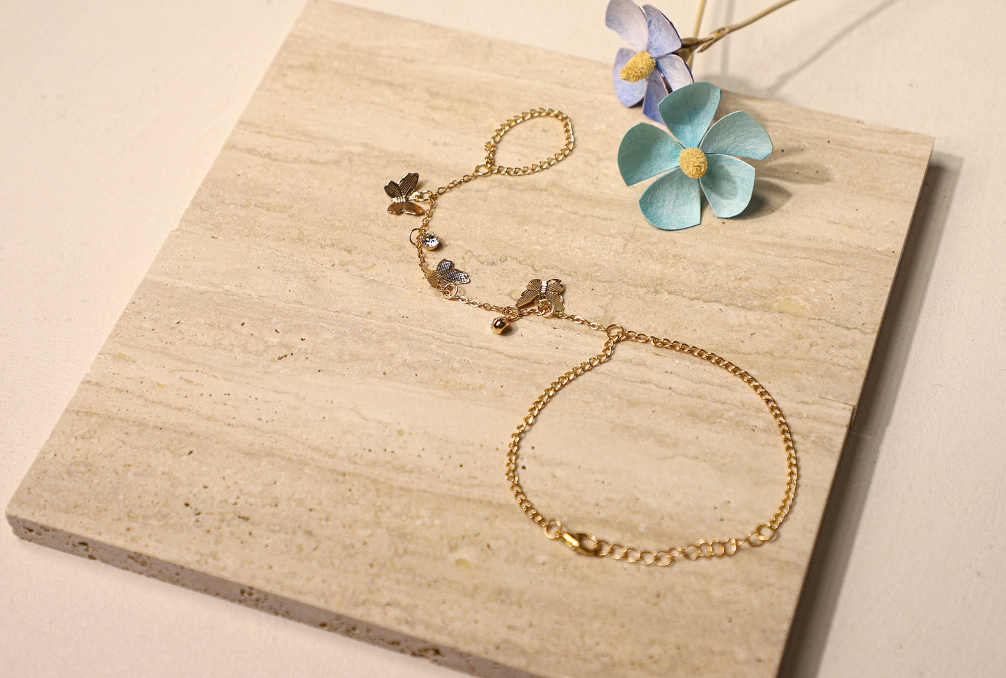 edoa Bohemian finger chain