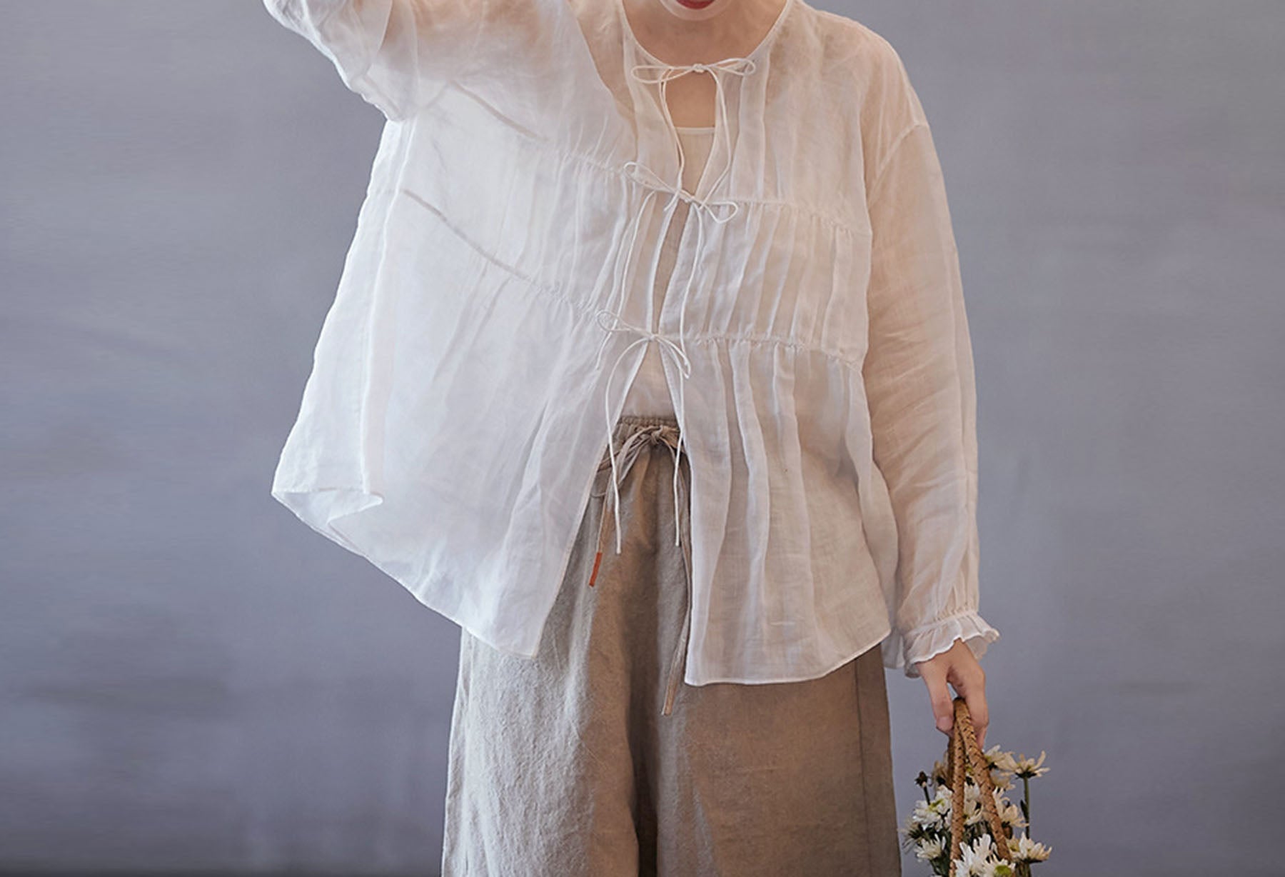 edoa Ramie Gauzy Blouse with Gathering