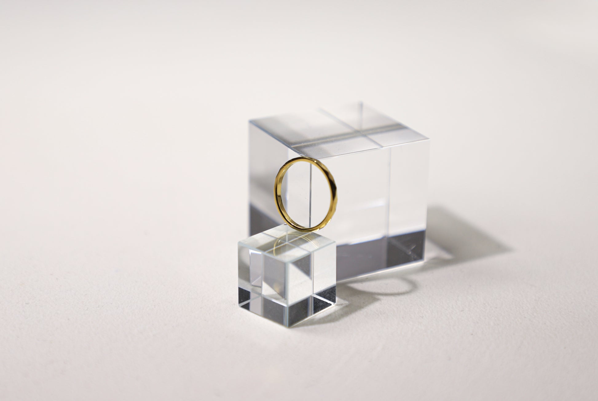 edoa Facet Glow Minimalist Band Ring