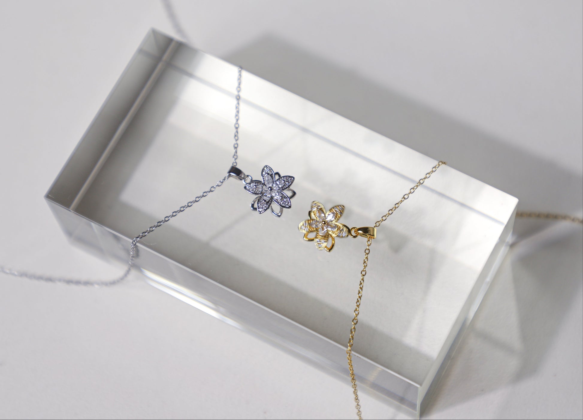 edoa Rotary Double layer Flower Fidget Necklace