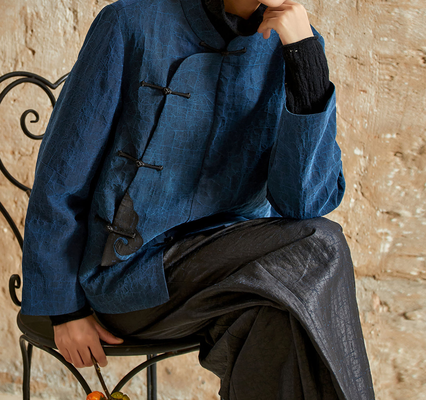 edoa Cracked Mud Silk Short Cheongsam with Ruyi Appliqué