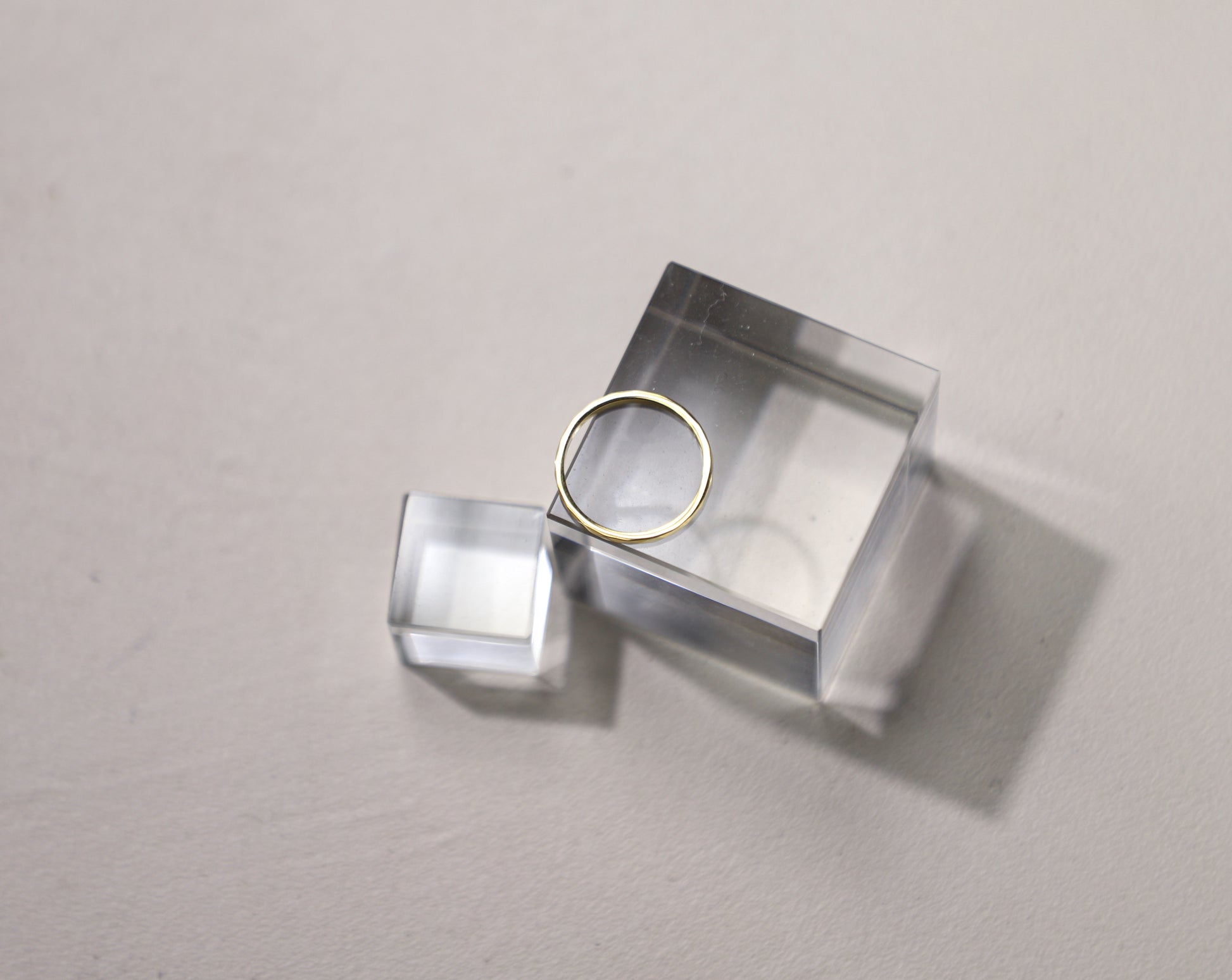 edoa Facet Glow Minimalist Band Ring