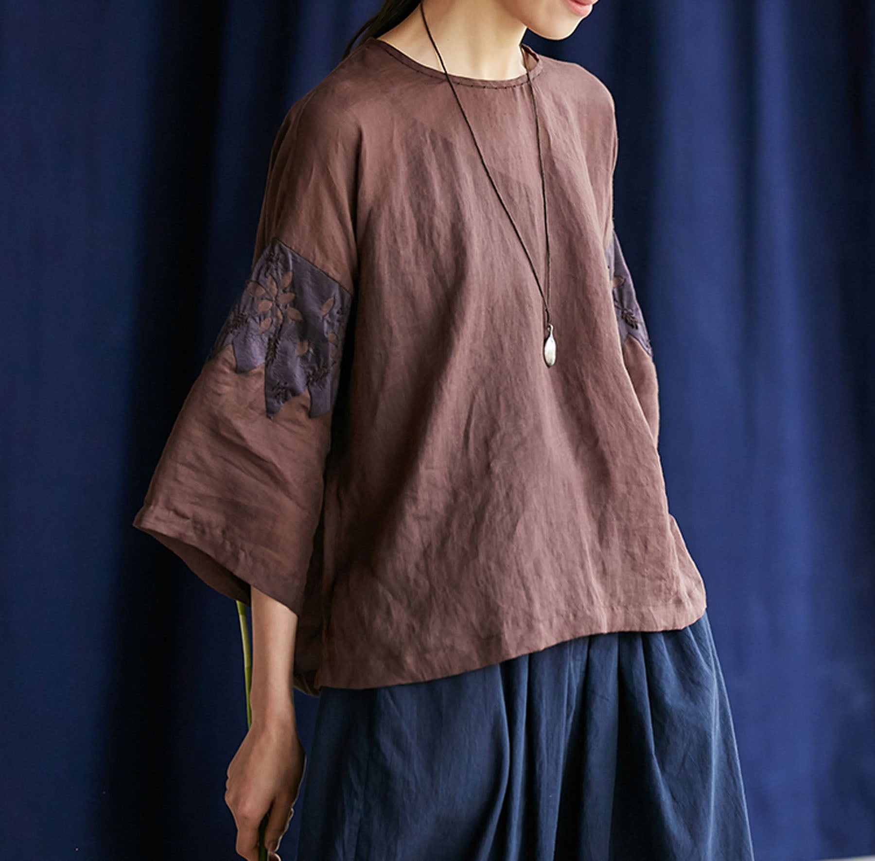 edoa Ramie Tee with Toned Dupioni Hand-sewn Applique'