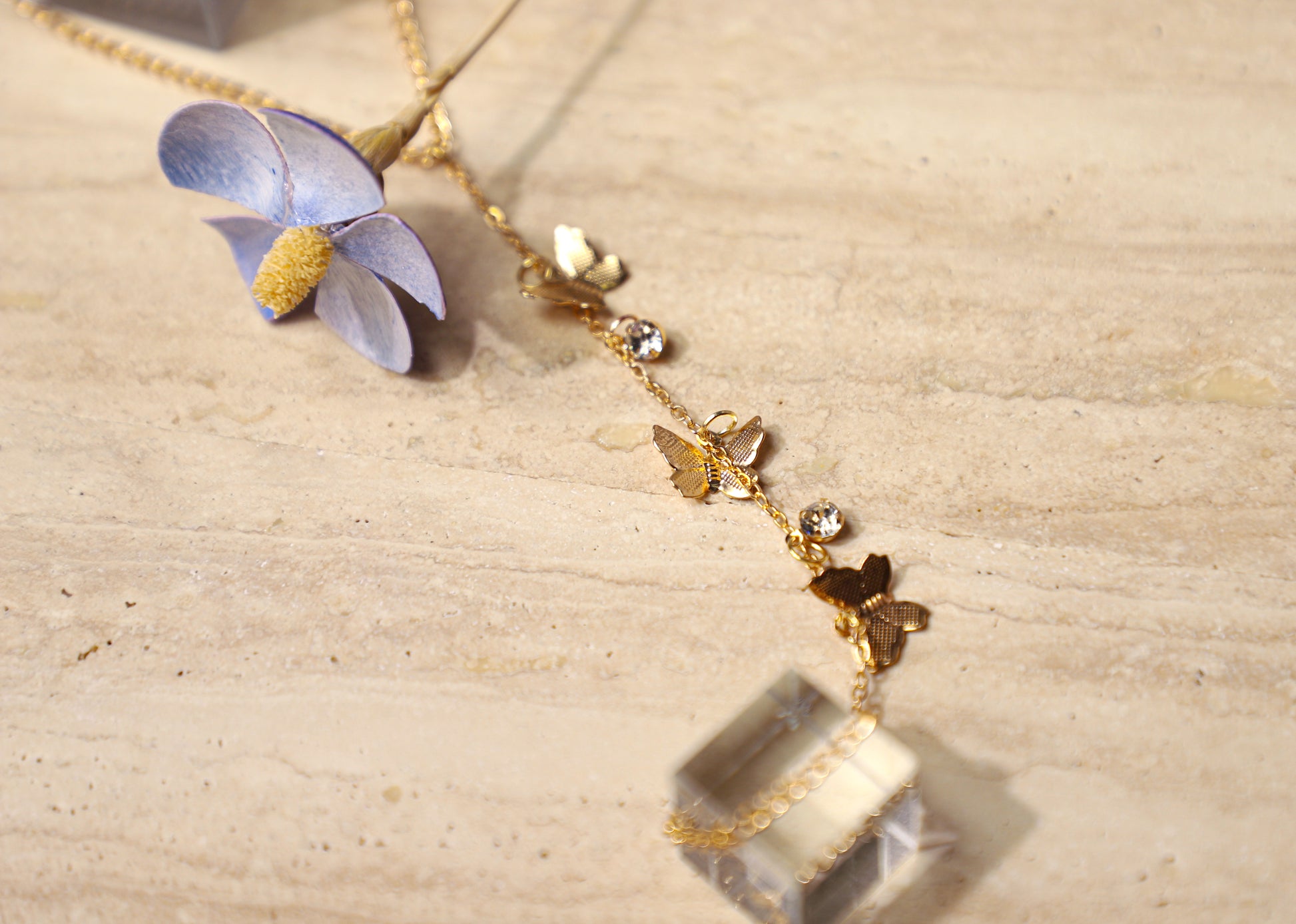 edoa Bohemian finger chain