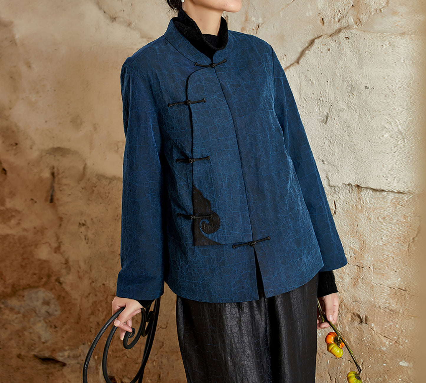 edoa Cracked Mud Silk Short Cheongsam with Ruyi Appliqué