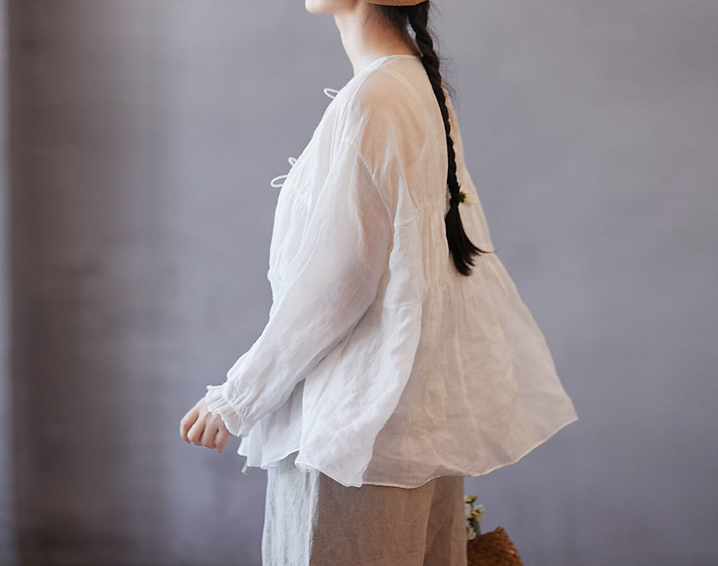edoa Ramie Gauzy Blouse with Gathering