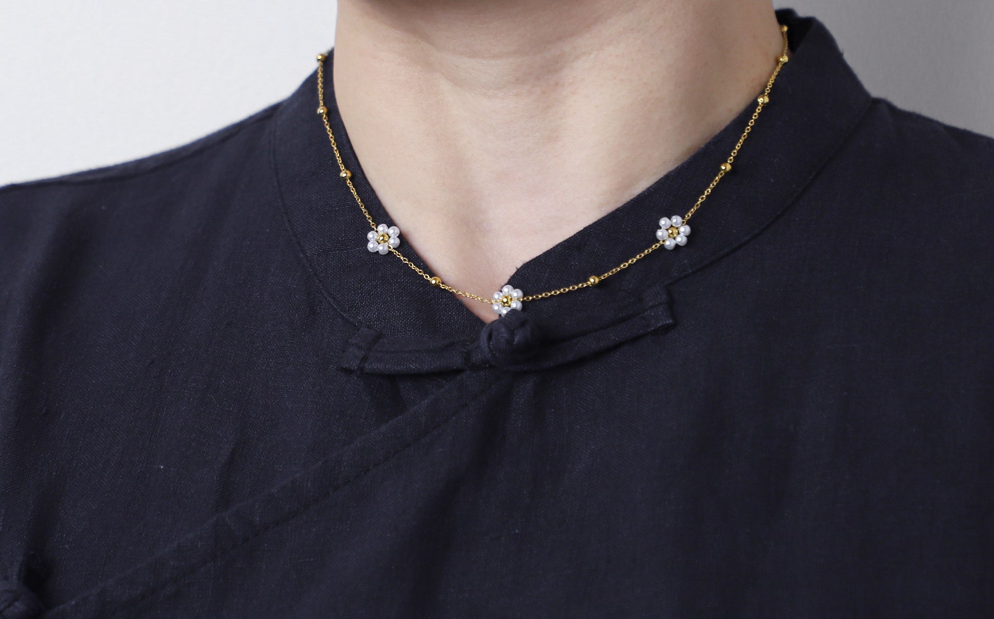 edoa Daisy Pearl Sattelite Necklace